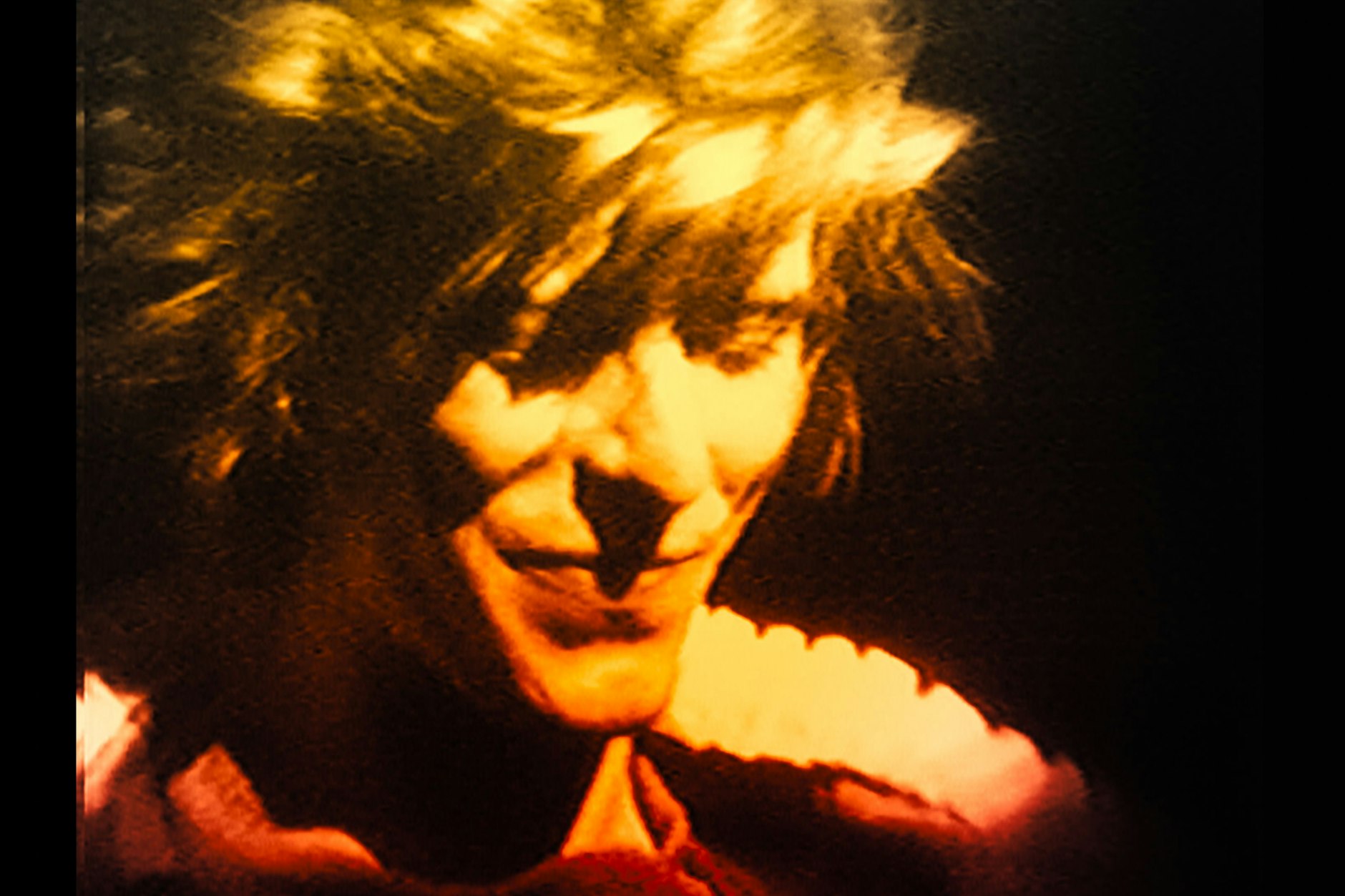 Kann alles von verschmitzt bis Gruselclown: David Bowie in „Moonage Daydream“.