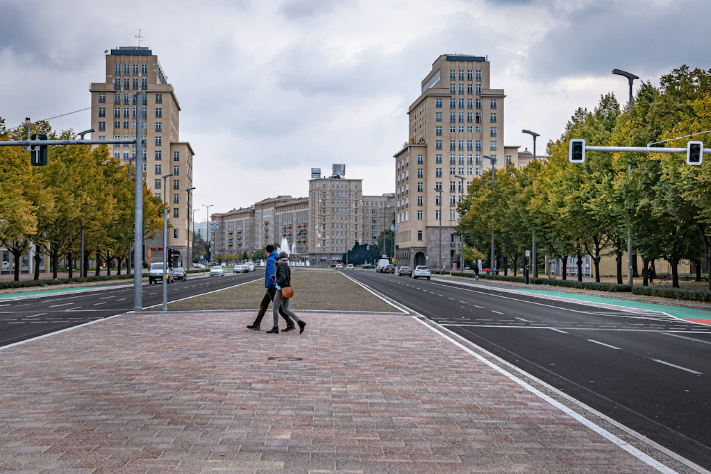 Berliner Blödheit: An der Karl-Marx-Allee macht mich eine Baustelle wahnsinnig