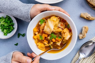 Leckeres Rezept für Kohlsuppe: Dieser herbstliche Eintopf ist günstig, schnell gemacht und hilft beim Abnehmen
