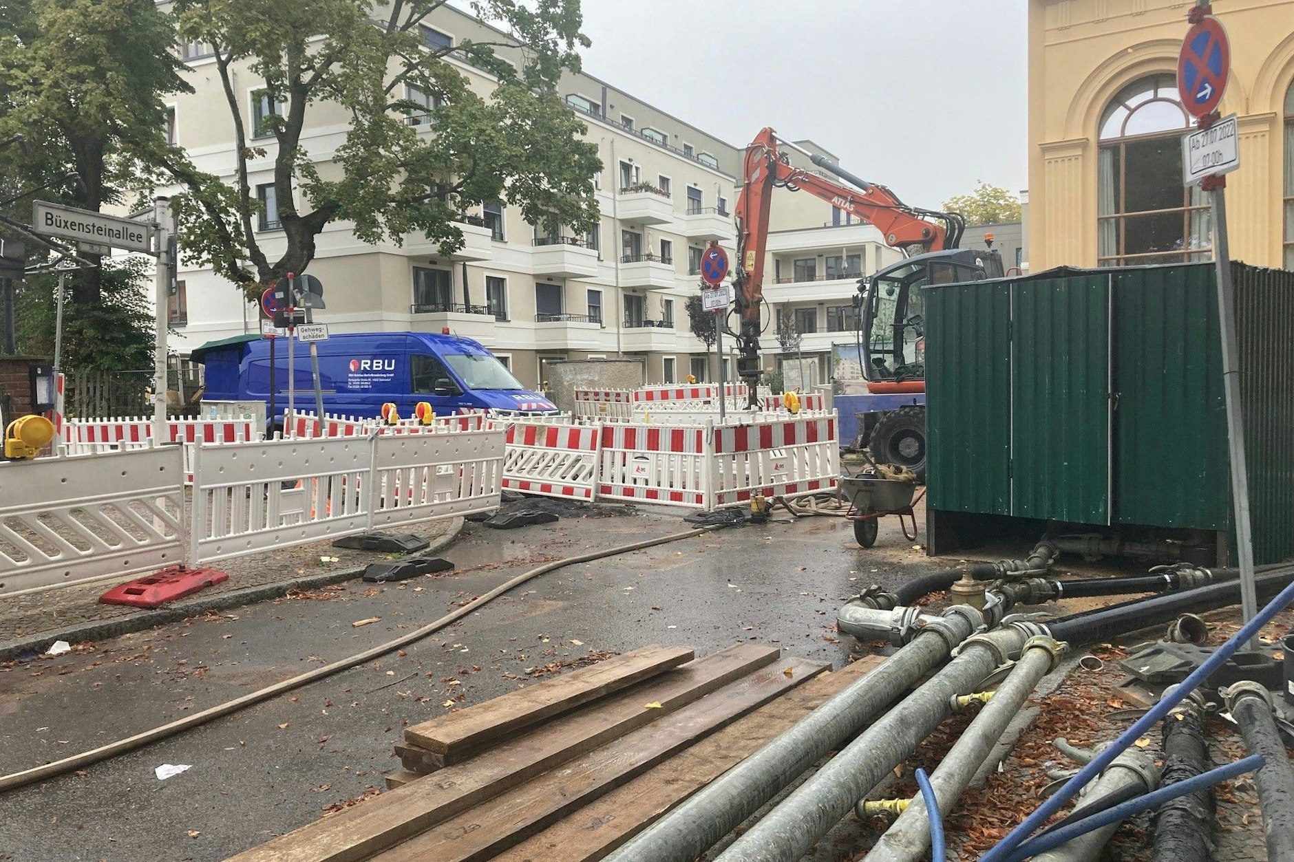 Die Chaos-Baustelle an der Regattastraße, Ecke Büxensteinallee