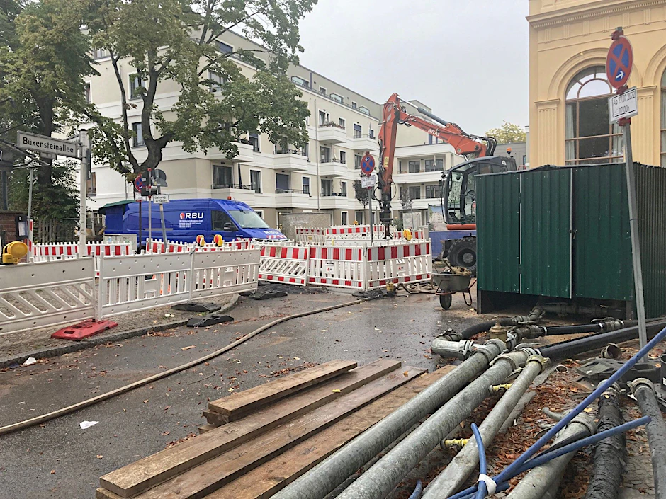 Die Chaos-Baustelle an der Regattastraße, Ecke Büxensteinallee