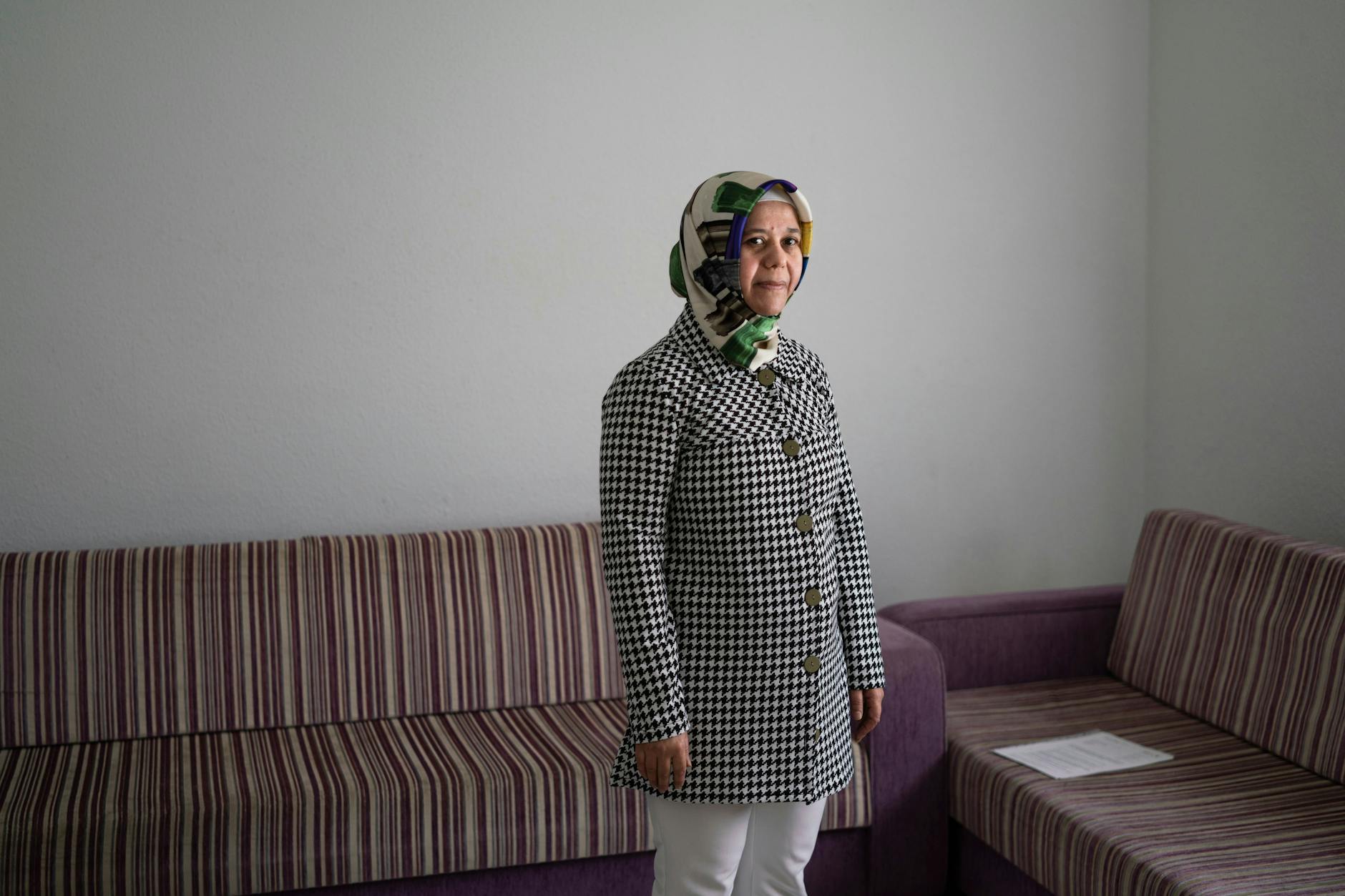 Frau Yilderim lebt mit ihrem Mann und ihren zwei Kindern in einer Zwei-Zimmer-Wohnung in Neukölln.