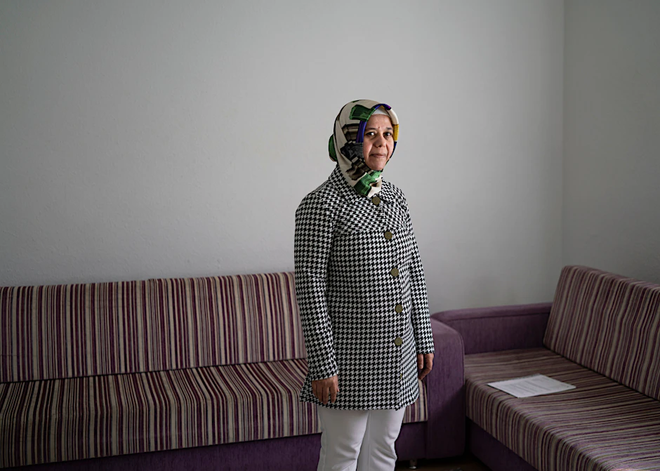Frau Yilderim lebt mit ihrem Mann und ihren zwei Kindern in einer Zwei-Zimmer-Wohnung in Neukölln.