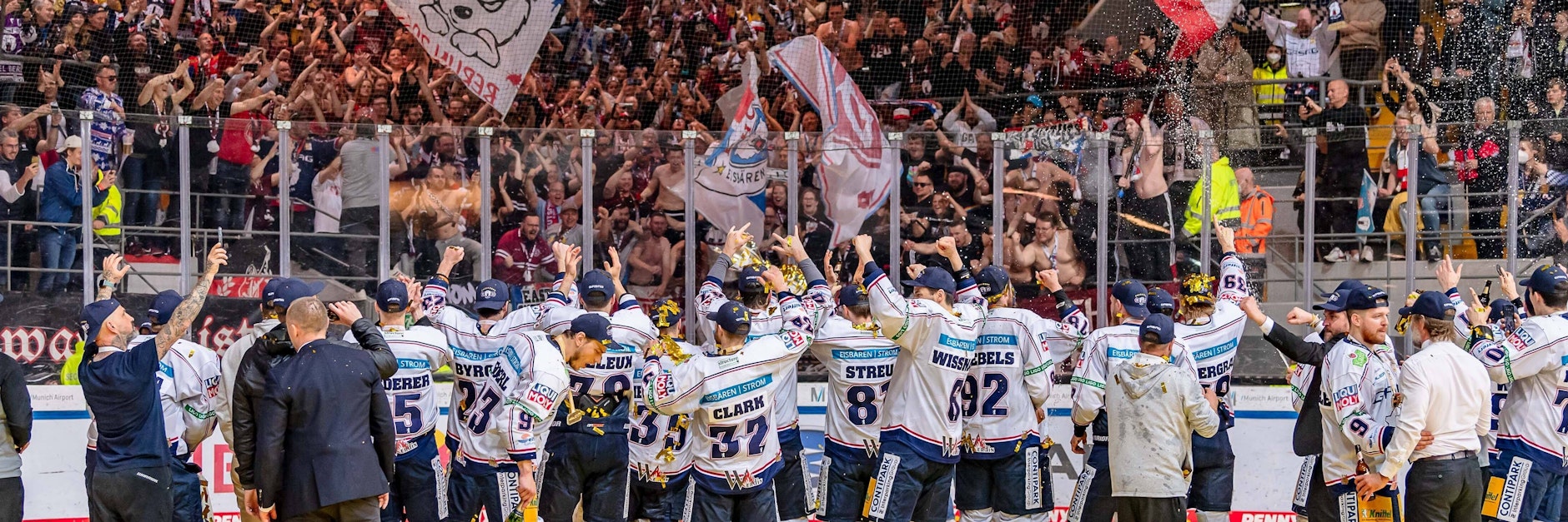 Nach der Meisterfeier ist vor der Meisterfeier? Die Eisbären wollen ihren Titel in der DEL verteidigen, sind aber nicht der Topfavorit.