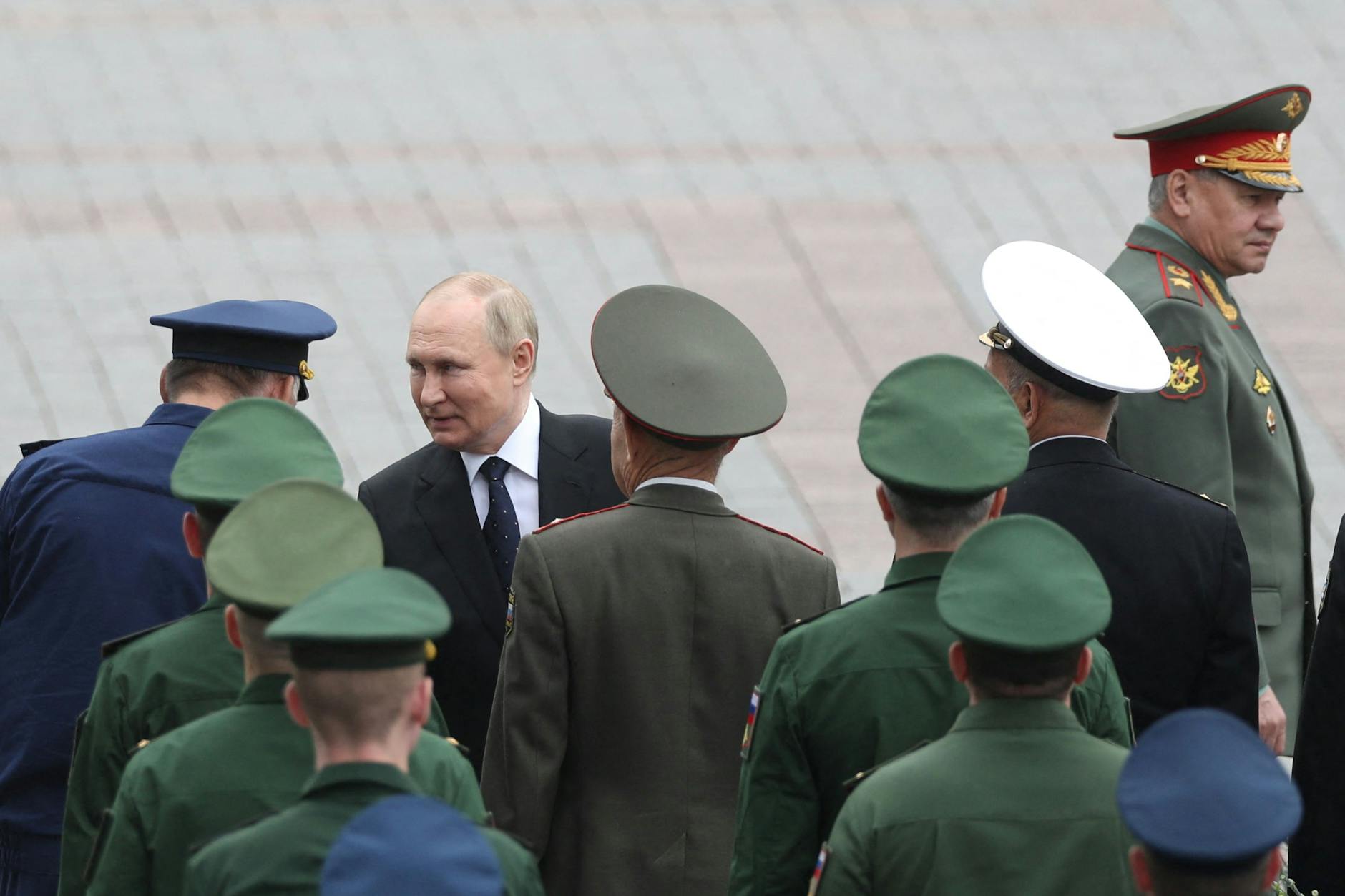 Russlands Präsident Wladimir Putin (links) und Verteidigungsminister Sergej Schoigu