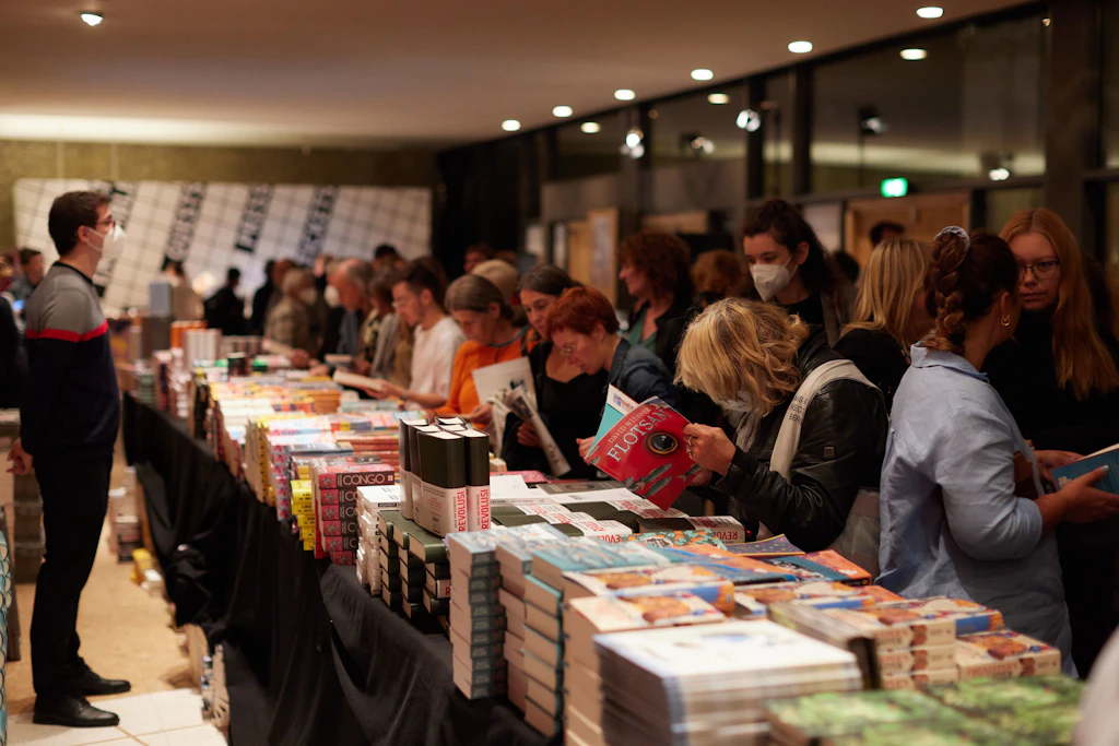 Zärtlichkeit inmitten von Krisen finden: Eine Zehn-Tage-Kur mit Literatur