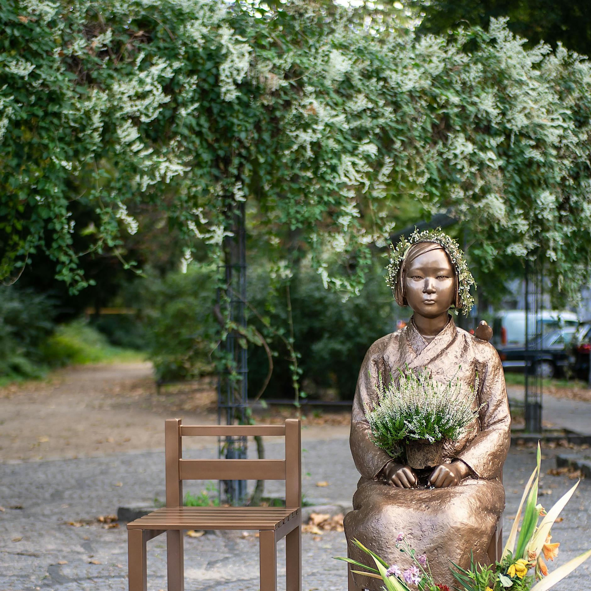 Trostfrauen-Statue: Es war ein Fehler, das Denkmal in Berlin-Mitte aufzustellen