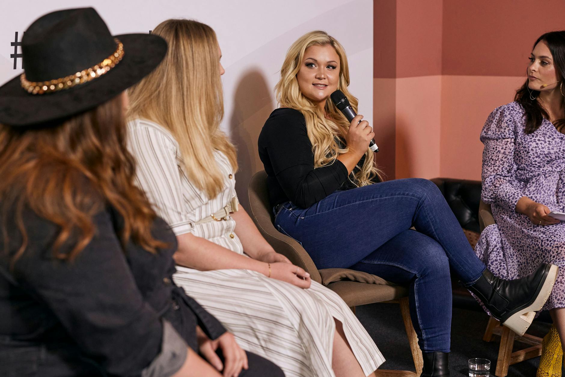 Die ehemalige Fitness-Influencerin Sophia Thiel im Talk über Body Positivity. 