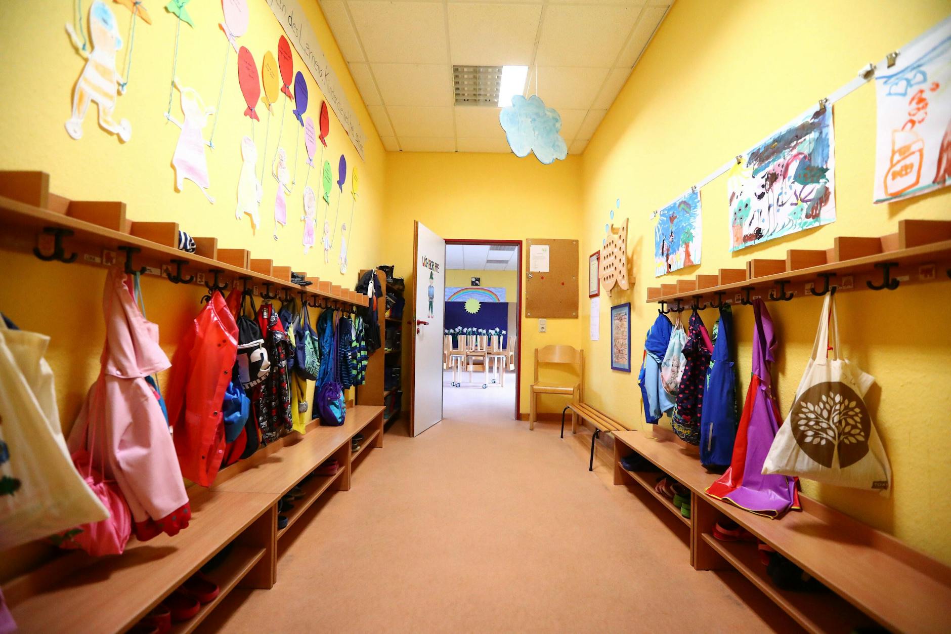 Eine Garderobe in einer Kita (Symbolbild)