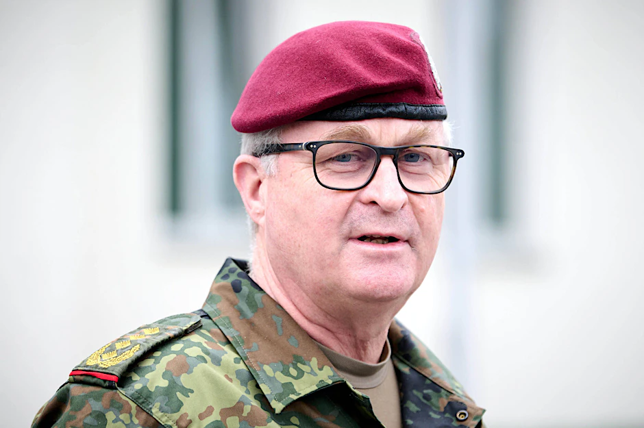 Generalinspekteur der Bundeswehr, Eberhard Zorn.&nbsp;