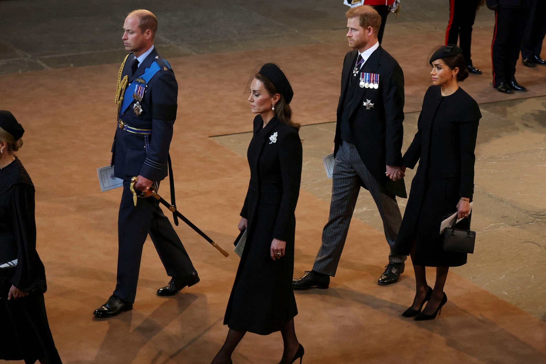 William und Kate berühren sich dagegen nicht.