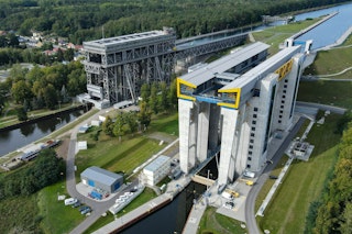 Nach 14 Jahren Bauzeit: Das neue Schiffshebewerk Niederfinow geht in Betrieb