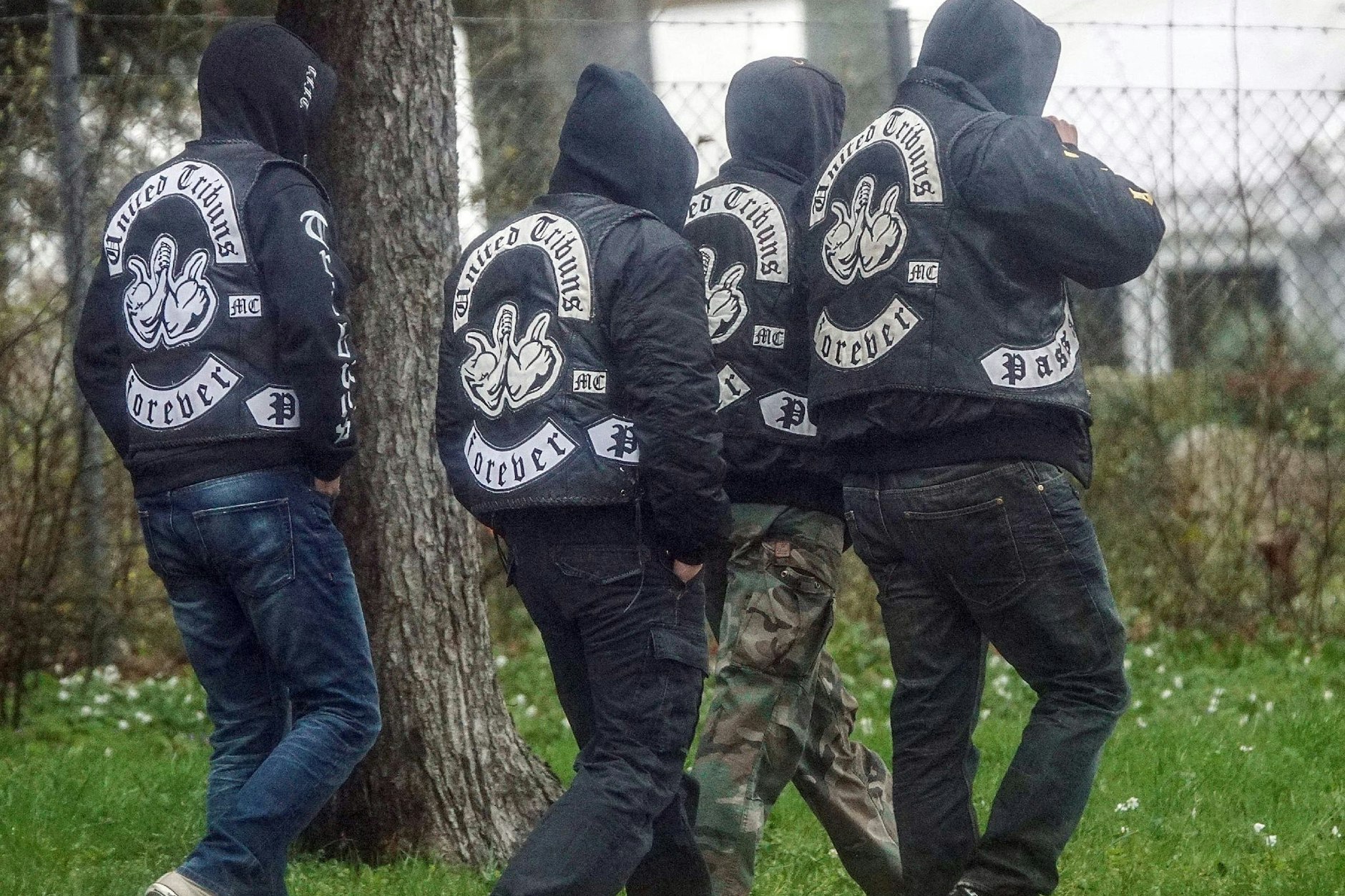 Gäste einer Trauerfeier für ein erschossenes Mitglied der Rockervereinigung „United Tribuns“ im April 2016.