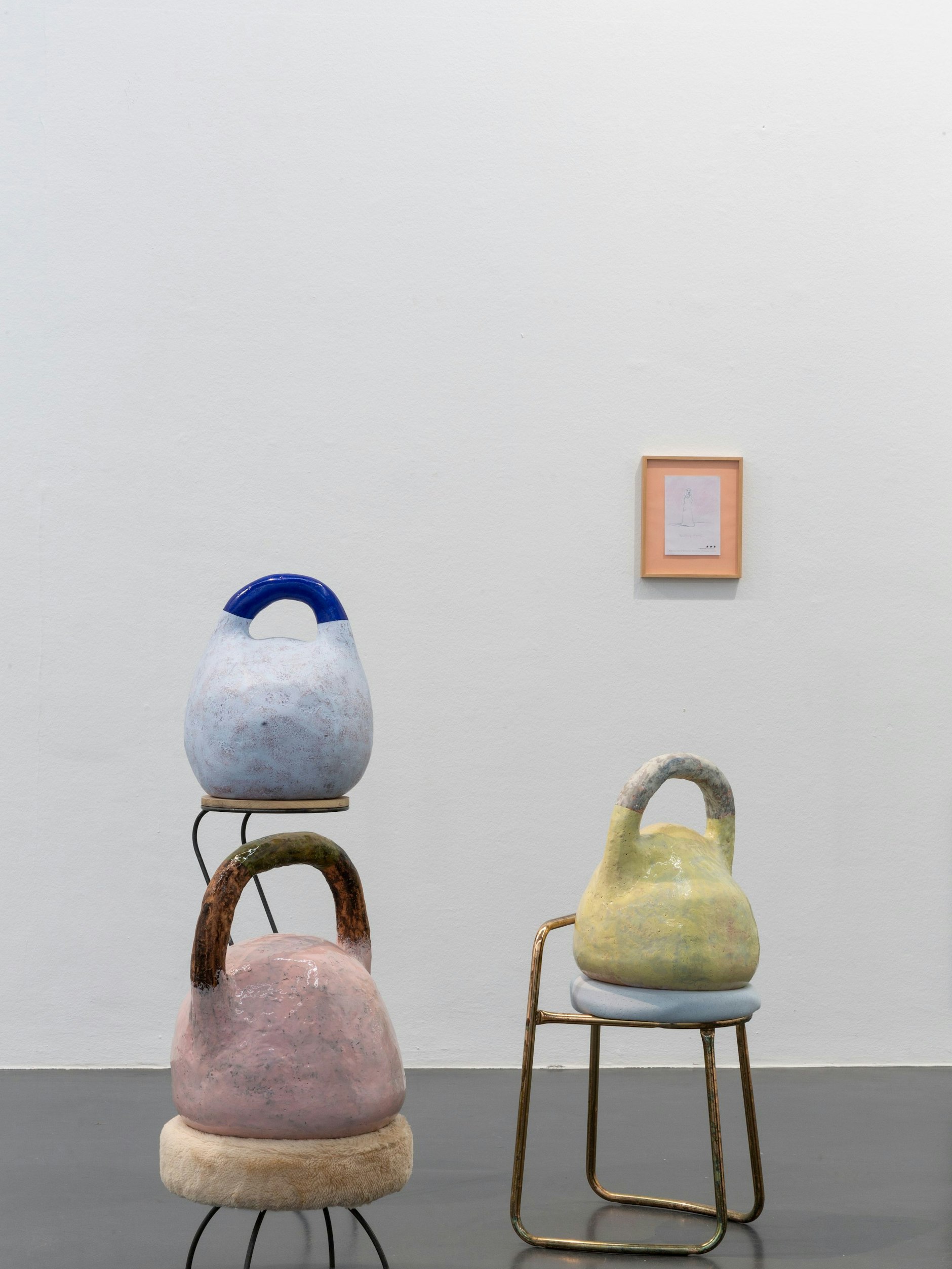 Hätte Wittdorf garantiert sehr amüsiert: ironische Keramik-Paraphrase auf den heutigen Trimm-dich-Körperkult auch in der Schwulen-Szene. Harry Hachmeisters „Hanteln“ mit dem Titel „Nothing Allways Body“, 2018.