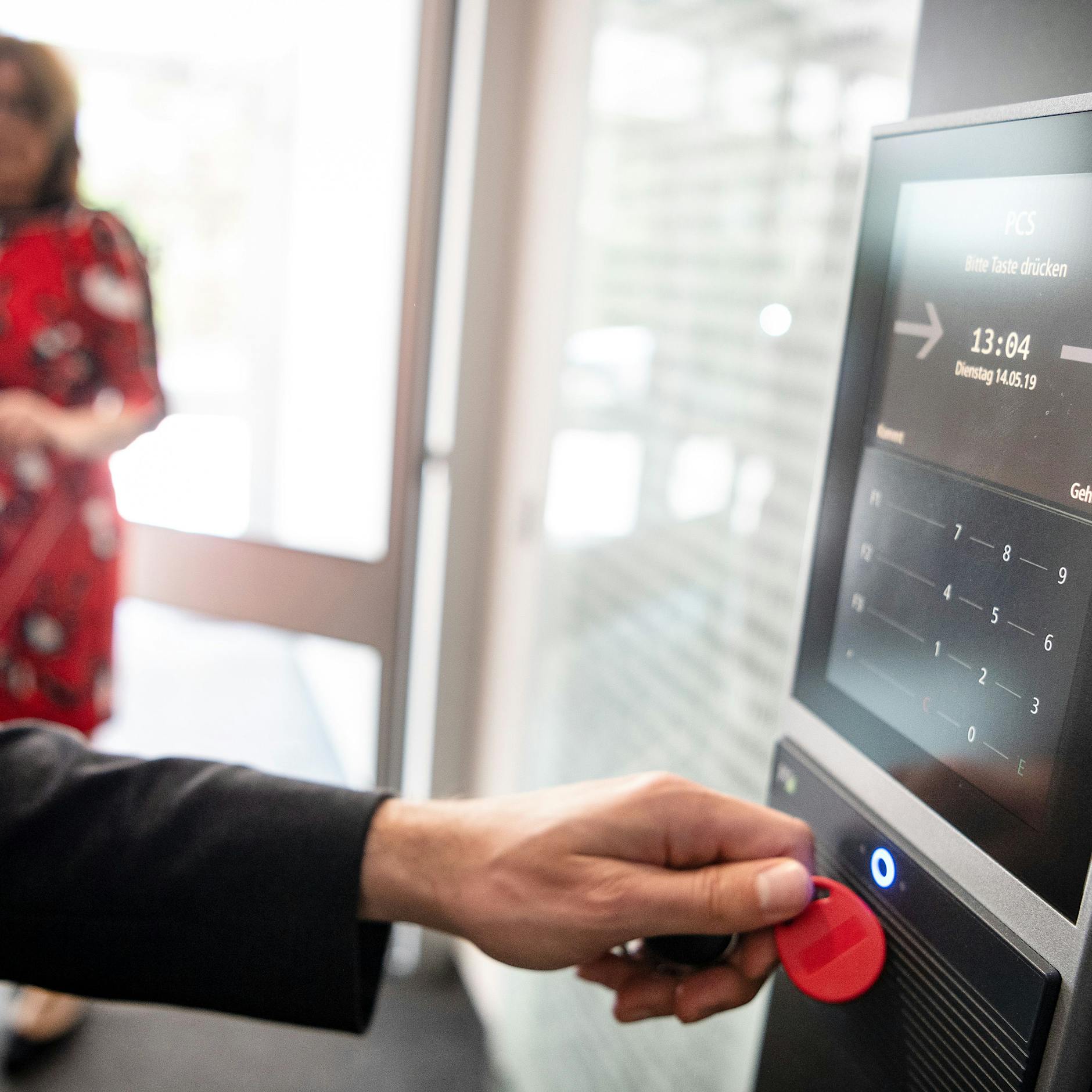 Arbeitszeiterfassung statt Vertrauensarbeitszeit: Arbeitgeber sauer über Stechuhr-Urteil