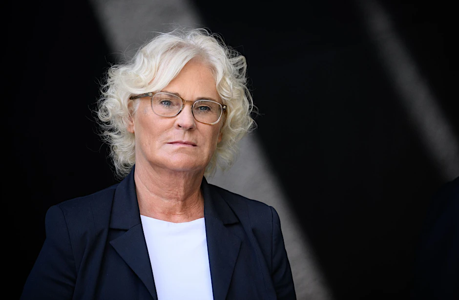 Hatte Mitte April bei einem Flug mit einem Regierungshubschrauber ihren 21-jährigen Sohn mitgenommen: Christine Lambrecht.  