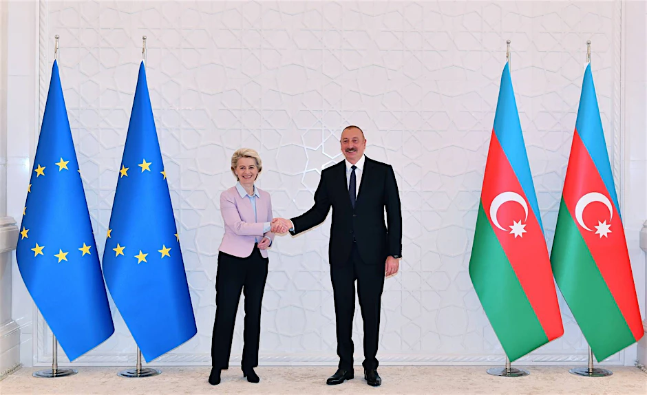 EU-Kommissionspräsidentin Ursula von der Leyen und Aserbaidschans Präsident Ilham Aliyev im Juli in Brüssel.