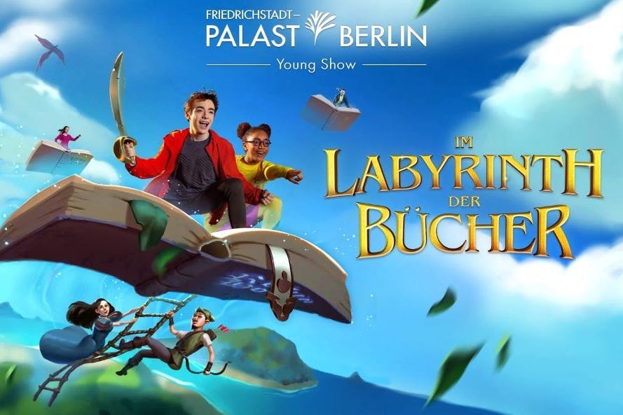 Magischer Apfeltee, eine schusselige Bücherfee und vier junge BerlinerInnen – das sind die zauberhaften Zutaten für die magische Reise durch einige der berühmtesten Märchen der Literatur.