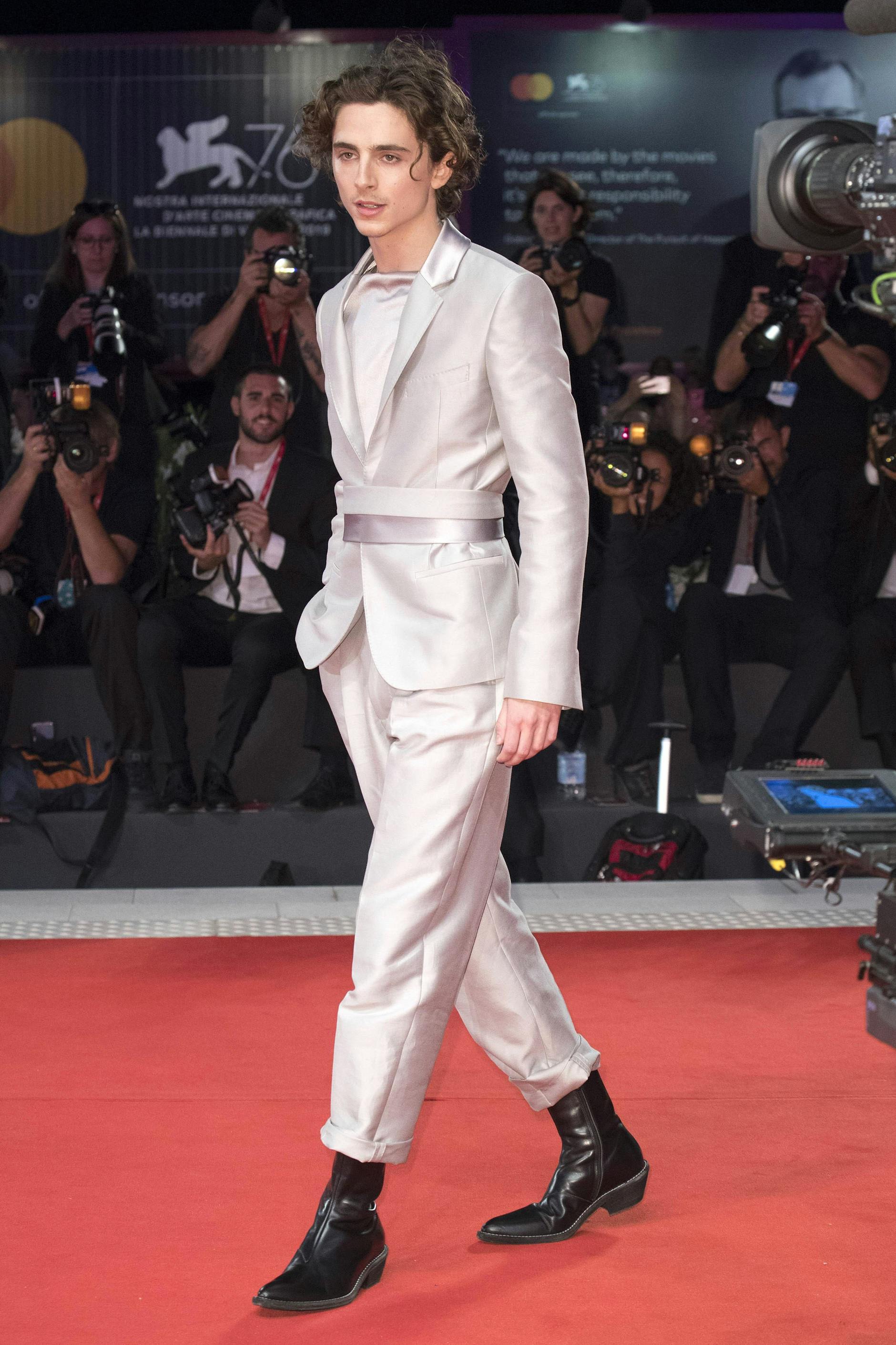 Futuristisch und mit schmaler Taille: ein Design von Haider Ackermann.