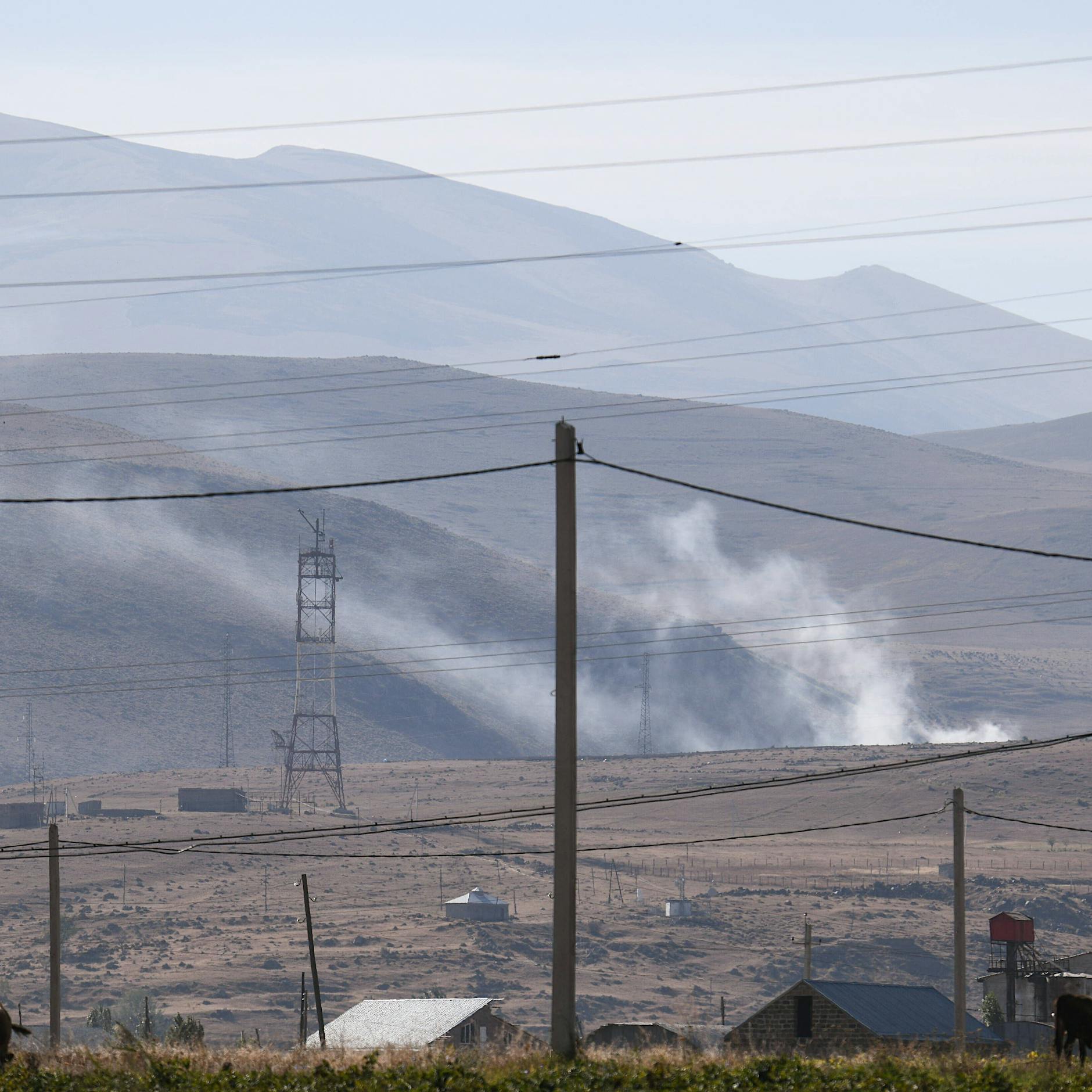 Armenien und Aserbaidschan werfen sich Verstöße gegen Feuerpause vor