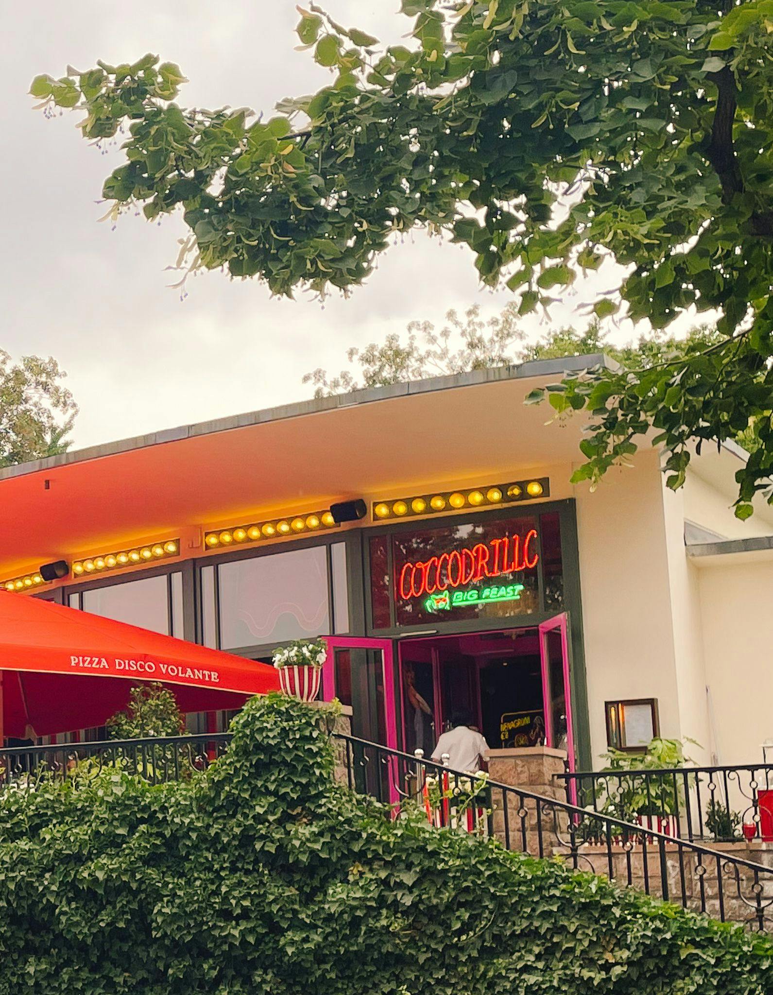 Gleich sind wir drin. Im Juli war noch nicht so viel los wie jetzt.