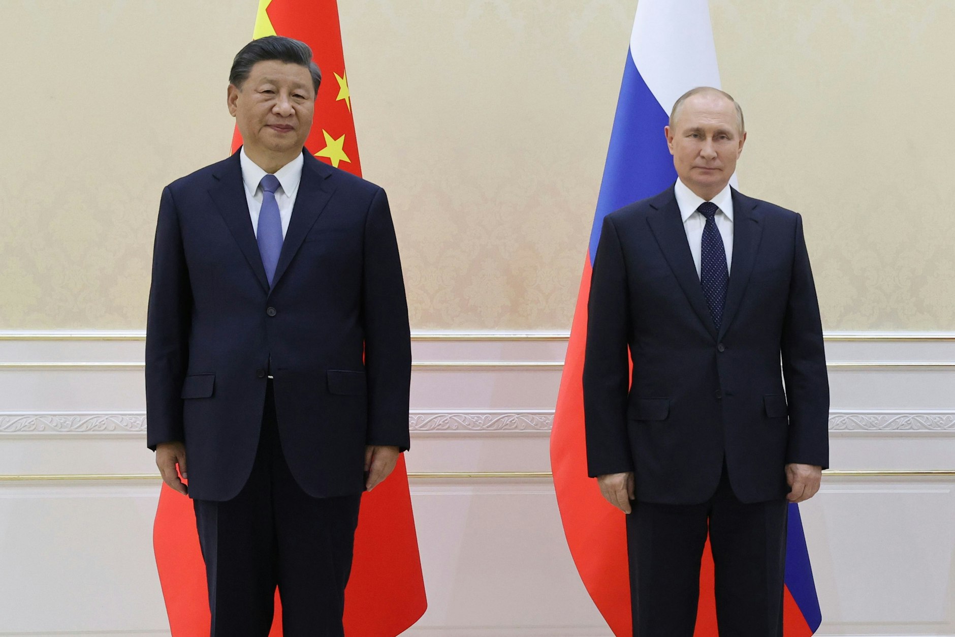 Chinas Staatschef Xi Jinping (l.) und der russische Präsident Wladmir Putin