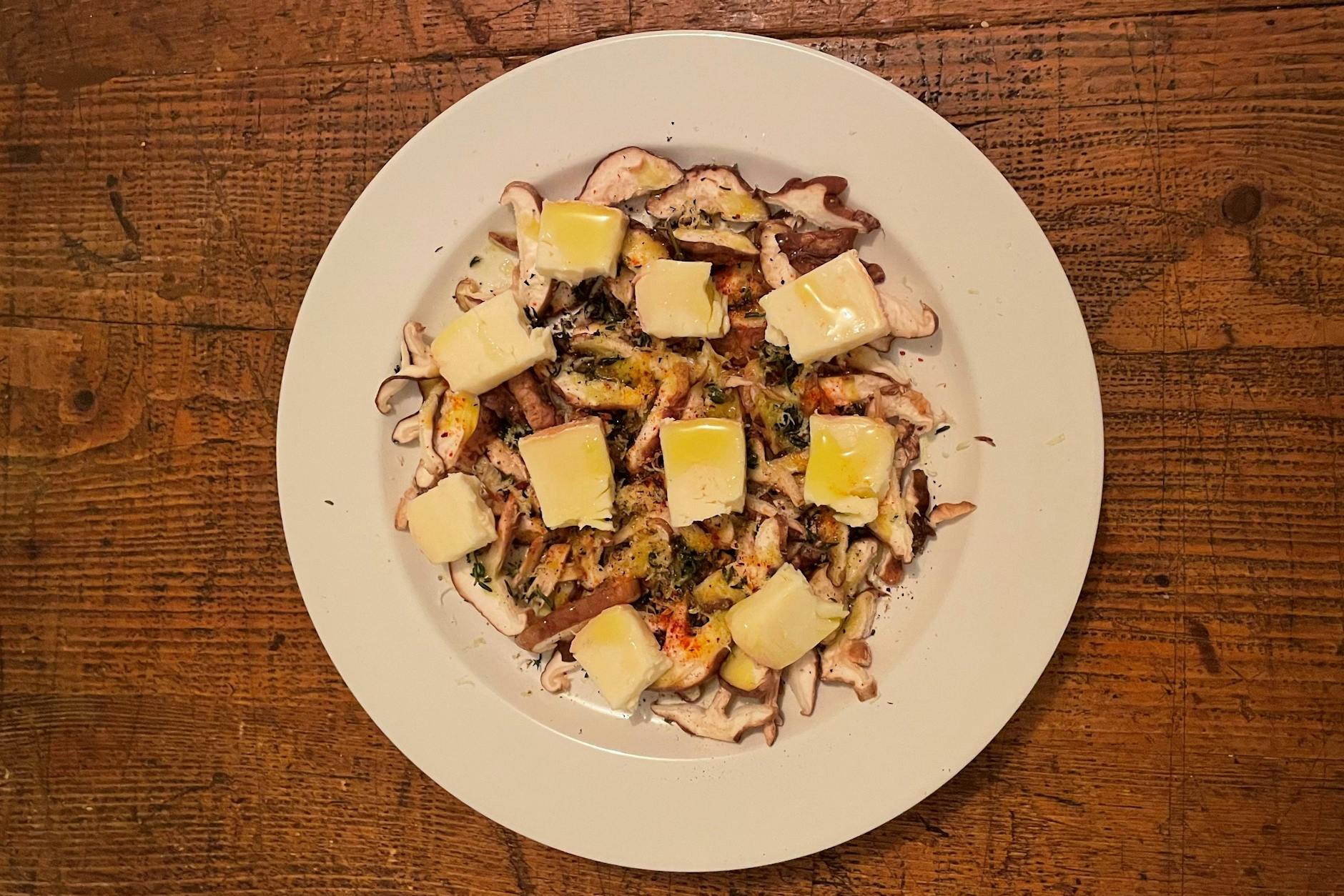 So sieht das ganze Ensemble vor dem Ofengang aus. In 2-3 Minuten wandelt sich dieses Gebilde dann in ein himmlisch duftendes Gemälde. Versprochen!