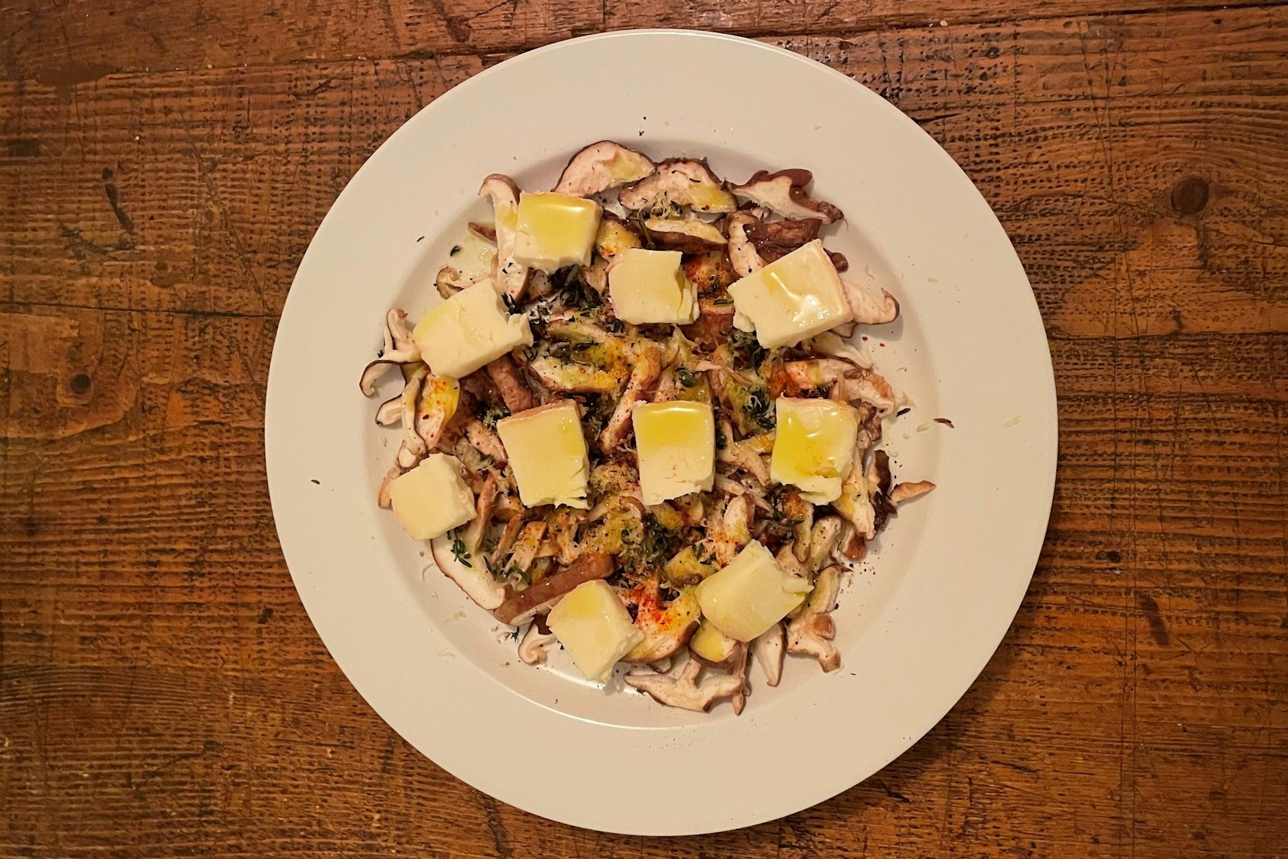 So sieht das ganze Ensemble vor dem Ofengang aus. In 2-3 Minuten wandelt sich dieses Gebilde dann in ein himmlisch duftendes Gemälde. Versprochen!