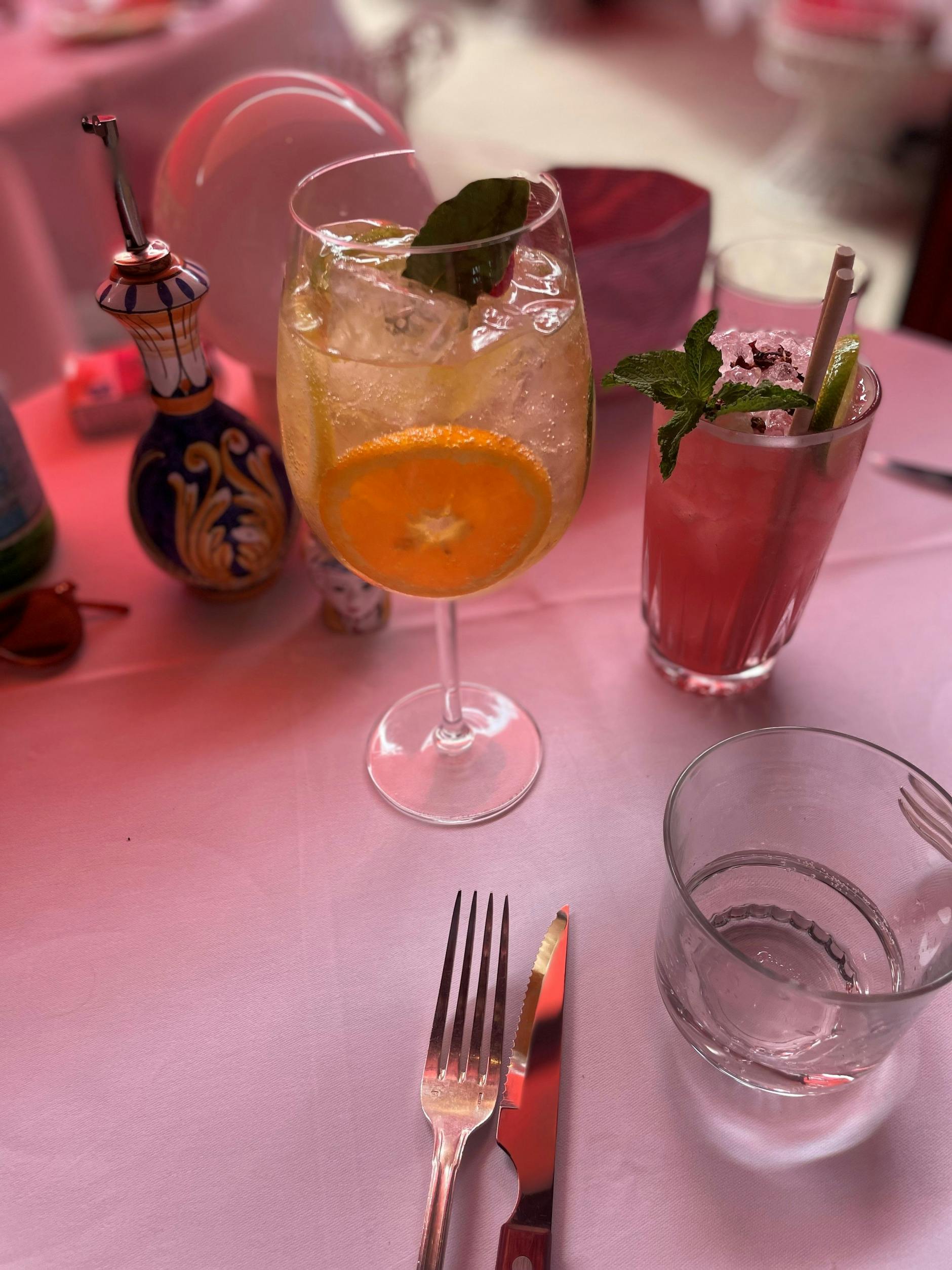 Bunte Cocktails sorgen für Spaß und Sorgenfreiheit.