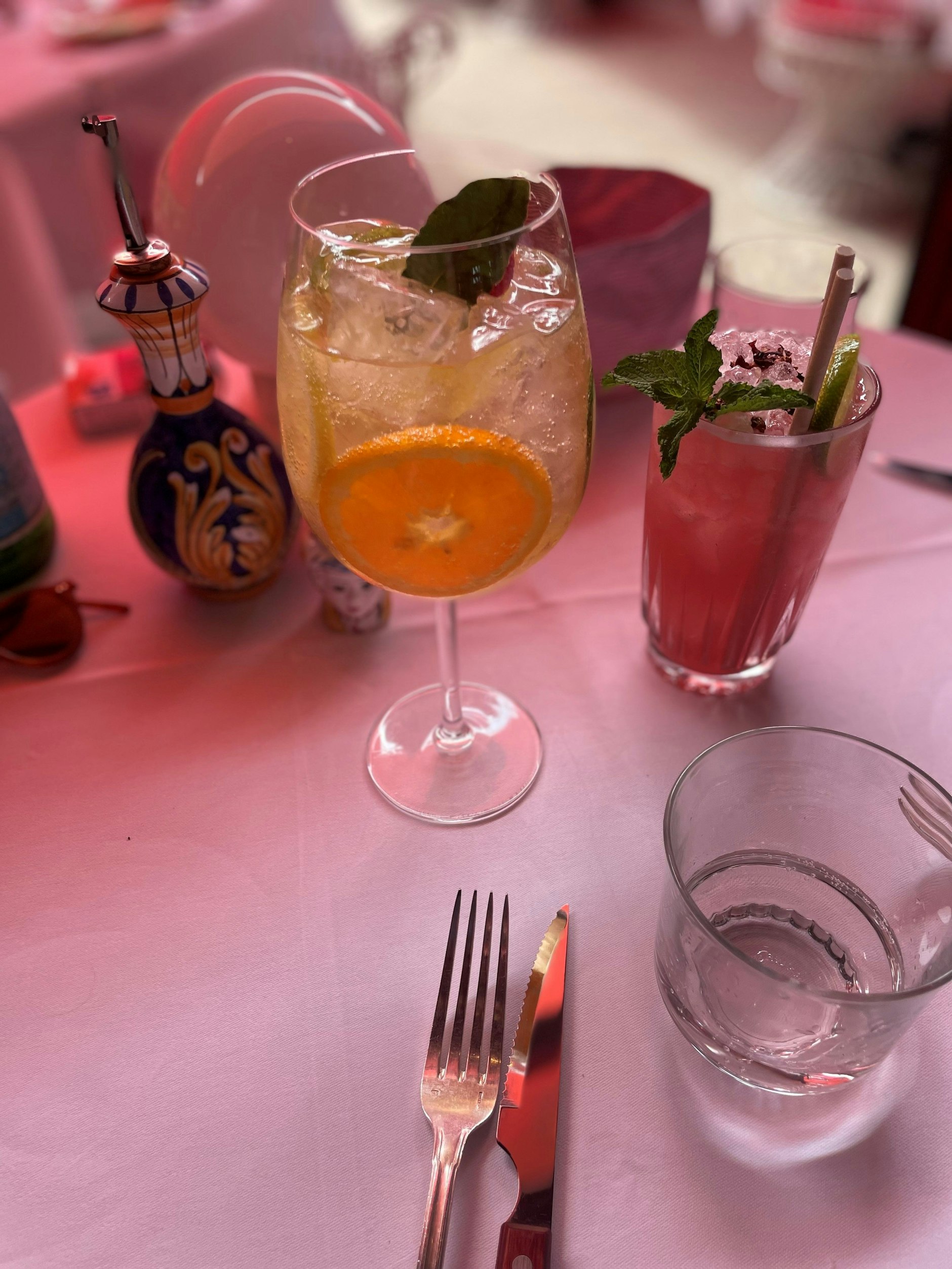 Bunte Cocktails sorgen für Spaß und Sorgenfreiheit.