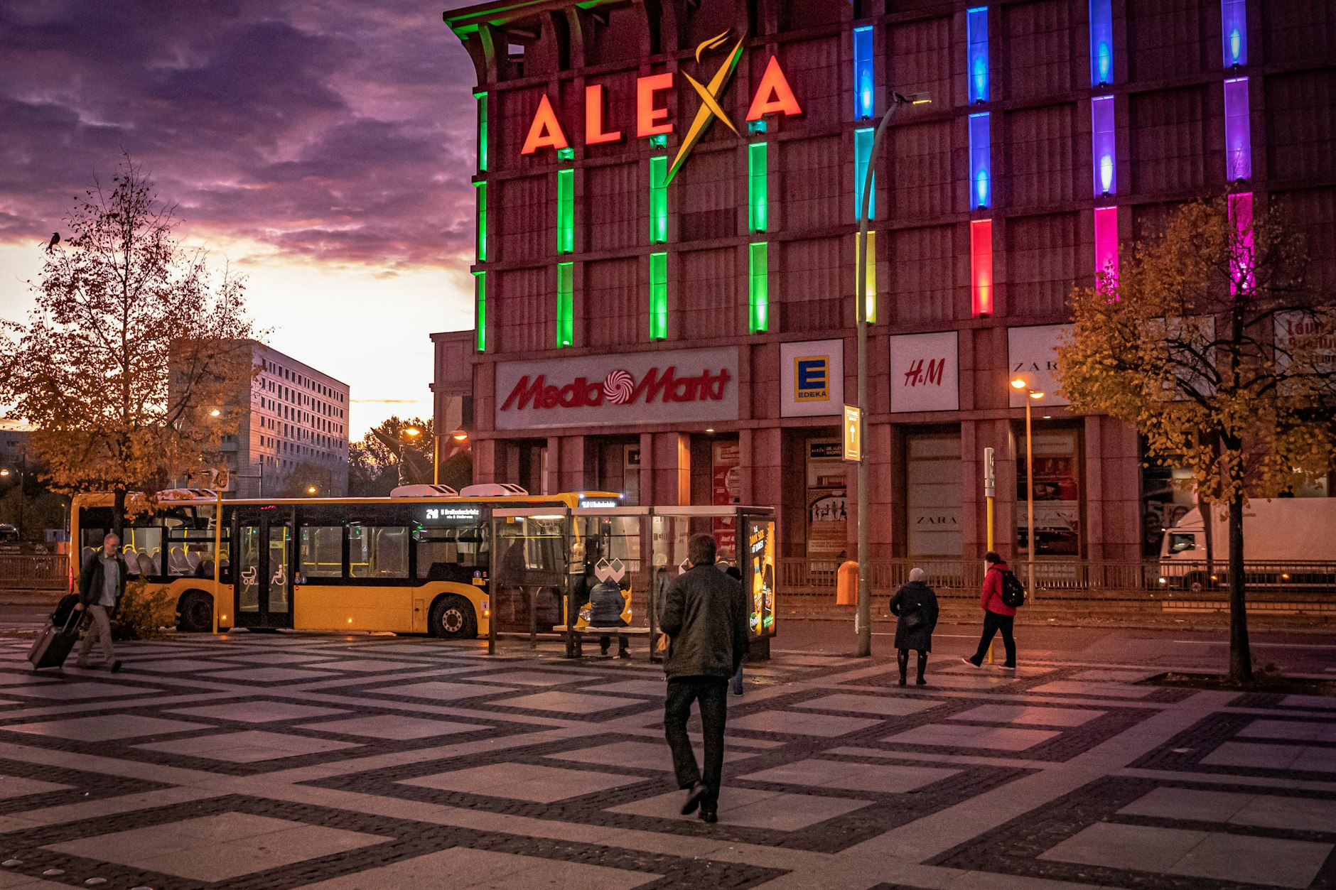 Wer einmal da war, will eigentlich nie wieder hin: Das Alexa bleibt ein Schandfleck.