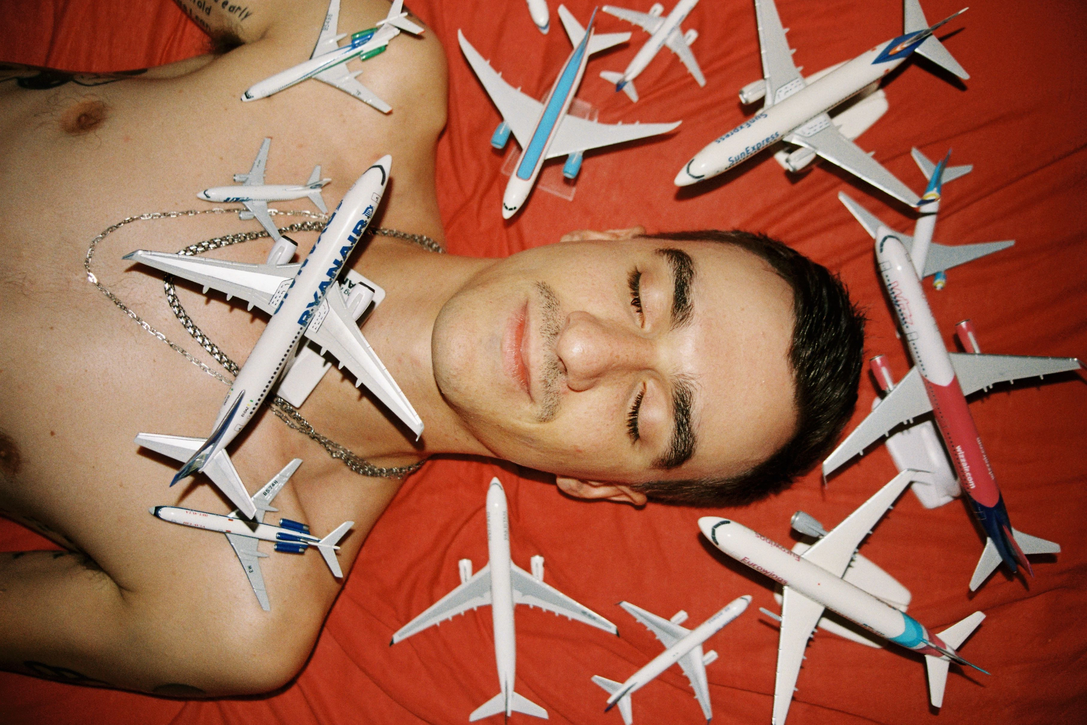 Fliegt gern für Konzerte um die Welt und hat ein Faible für Flugzeugmodelle: Erik Leuthäuser
