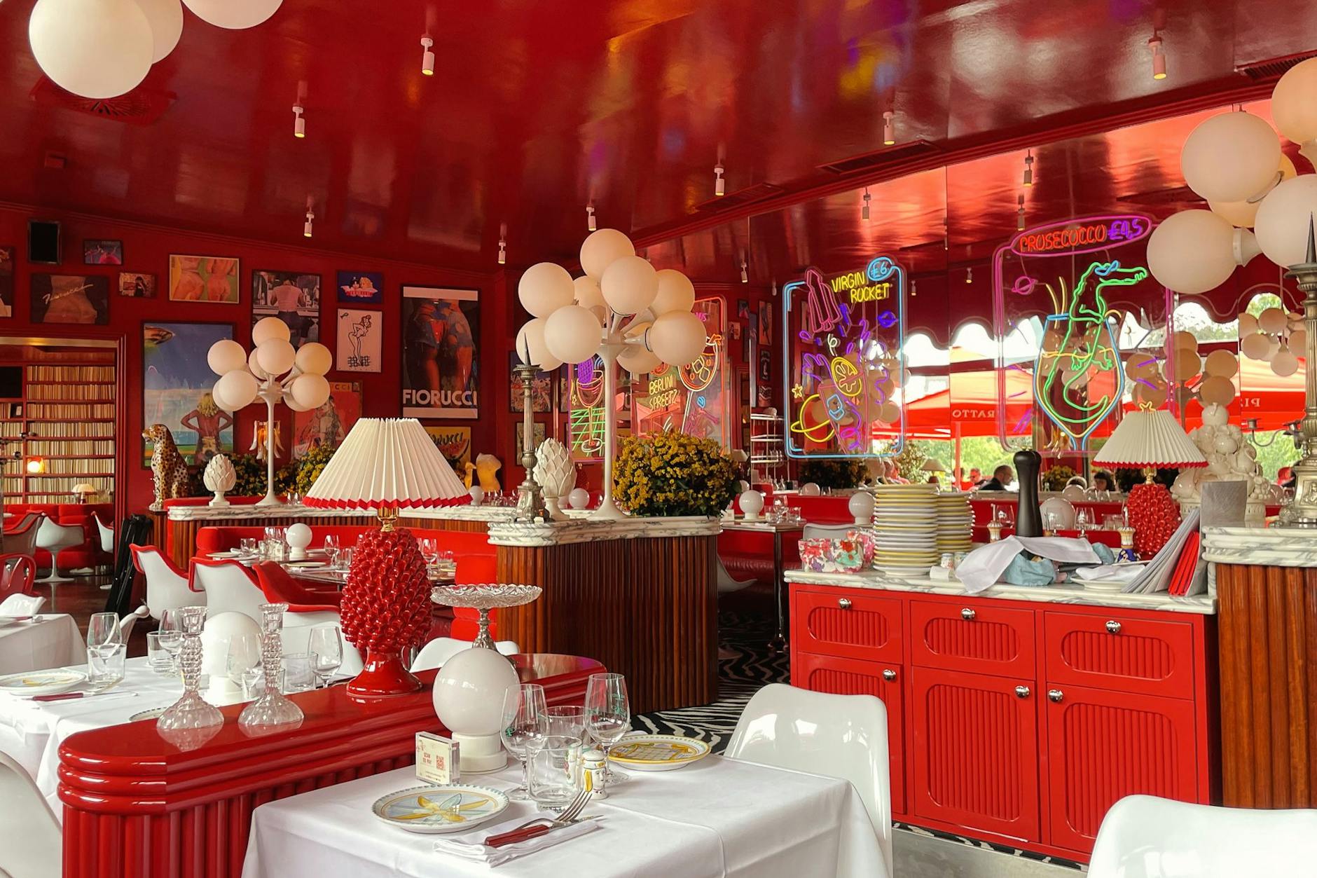 Überbordender Maximalismus: Restaurant-Konzepte wie das des Coccodrillo sind neu für Berlin. Wer's mag geht hin, wer nicht bleibt fern. 