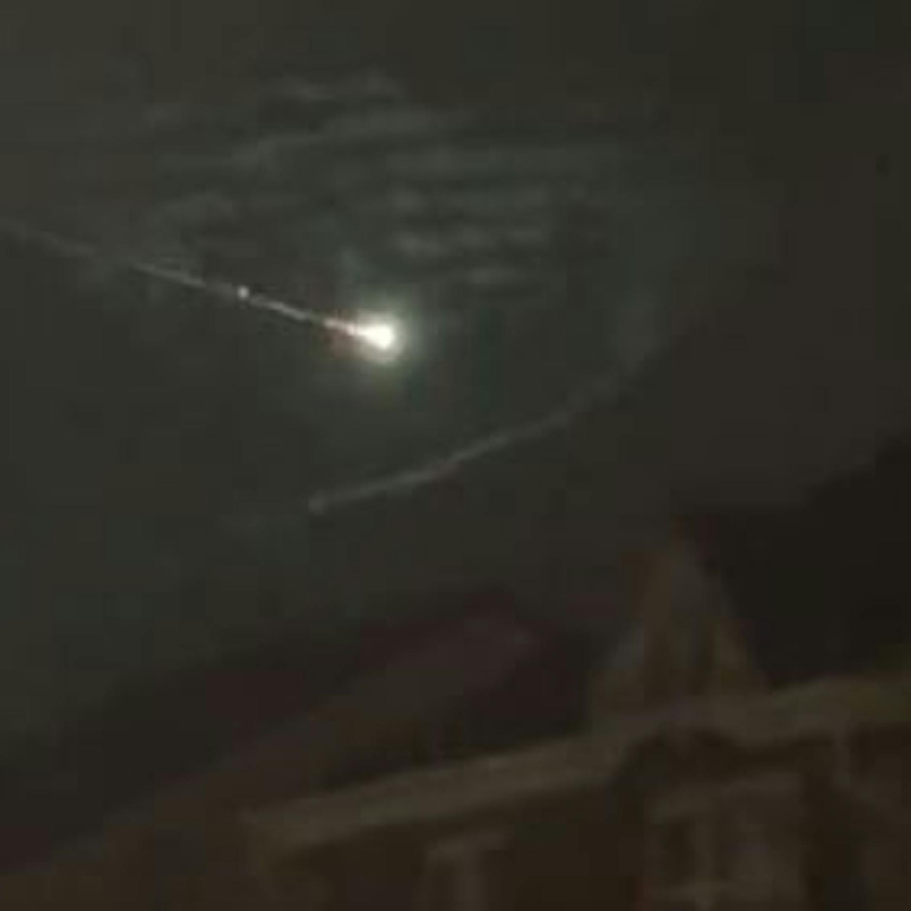 Riesiger Feuerball am Himmel gesichtet: Meteorit oder Weltraummüll?