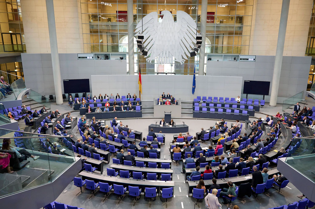 Lücke im Lobbyregister: Rüstungsverbände haben freien Zugang zum Bundestag