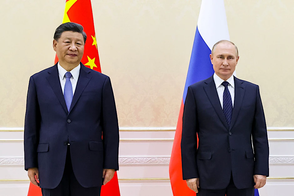 Dieses von der staatlichen russischen Nachrichtenagentur Sputnik via AP veröffentlichte Foto zeigt Chinas Präsidenten Xi Jinping und Kremlchef Wladimir Putin.   Kremlin/AP/dpa