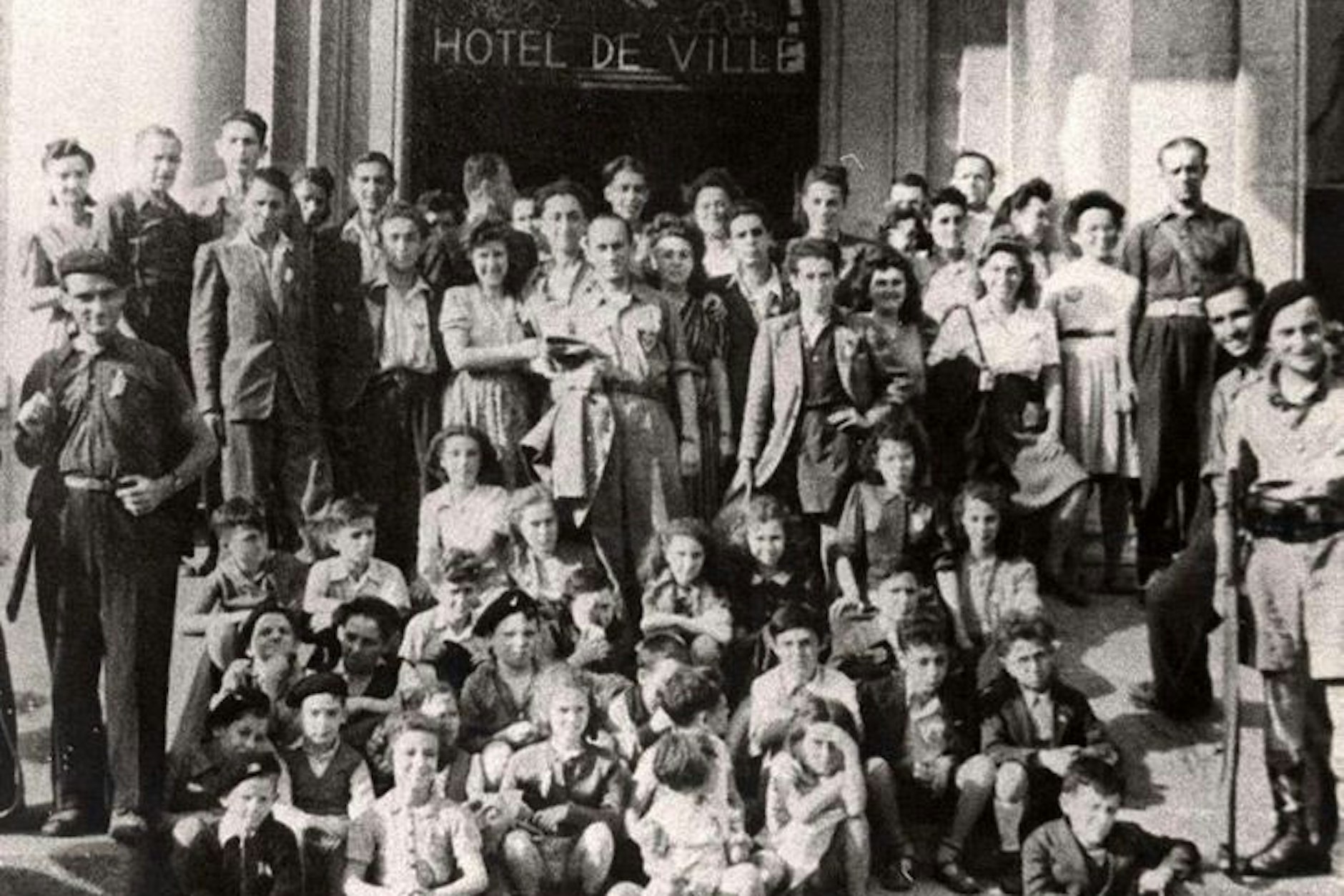 Ein Gruppenfoto von Kindern, die von Marianne Cohn gerettet wurden.