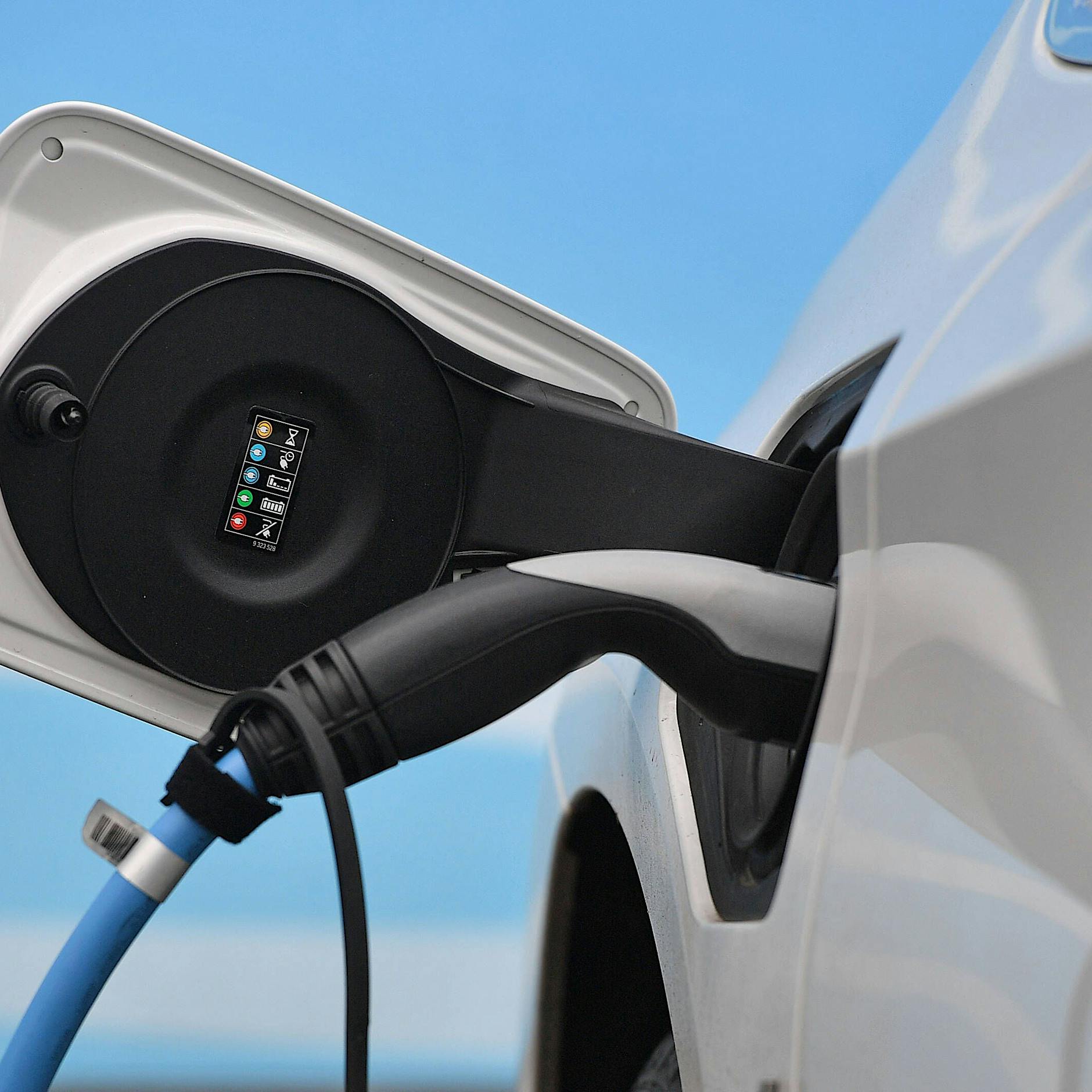 Teurer Strom: Ist die Elektromobilität am Ende?