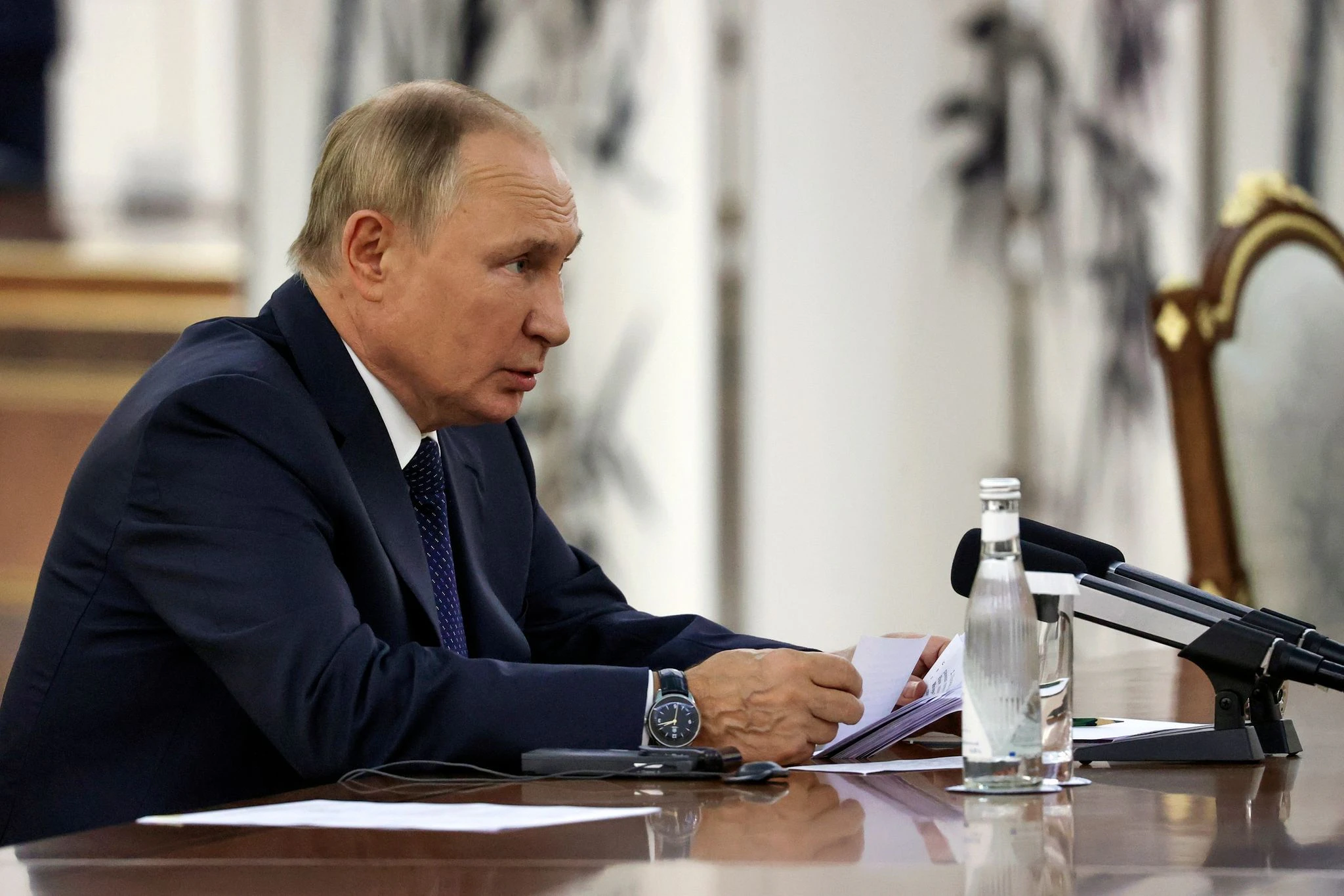 Wladimir Putin im Gespräch mit seinem chinesischen Amtskollegen Xi.   Kremlin/AP/dpa