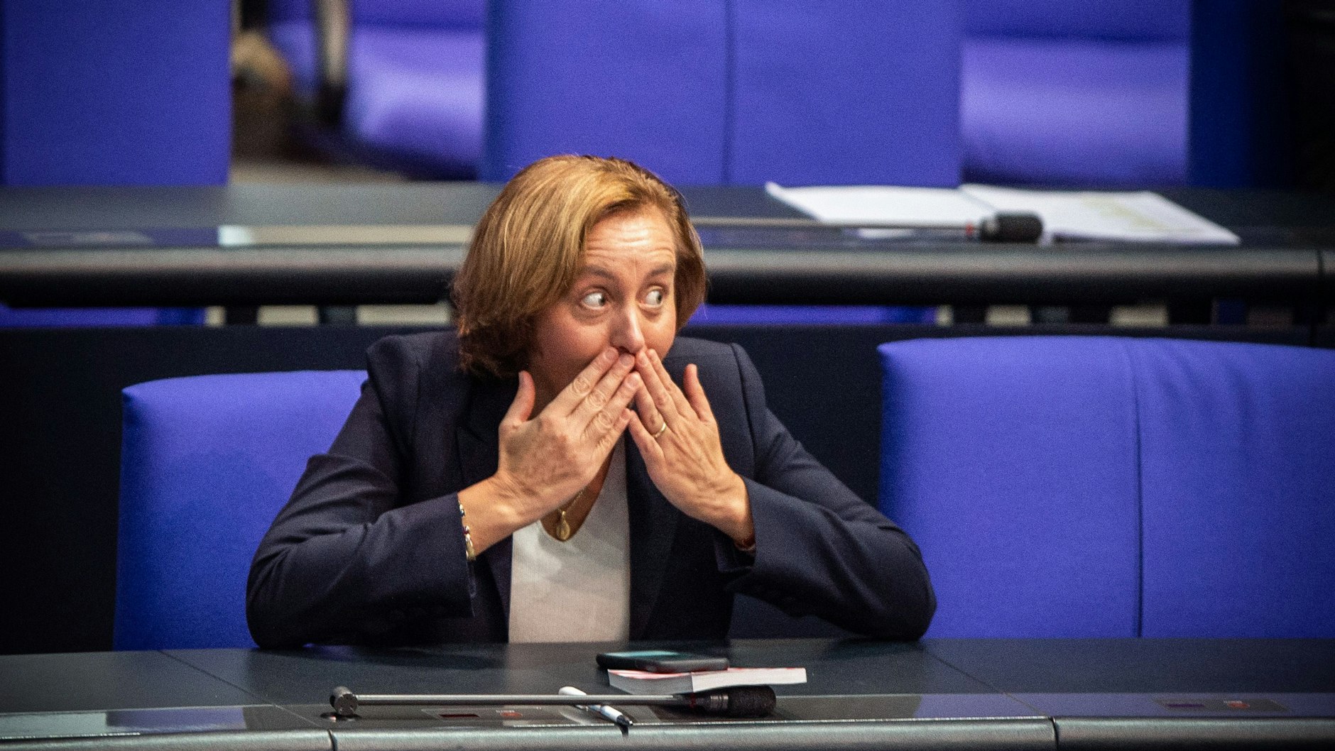 Beatrix von Storch (AfD), Fraktionsvize ihrer Partei, reagiert bei der 116. Sitzung des Bundestages auf einen Redebeitrag der Linken-Abgeordneten Zimmermann. 