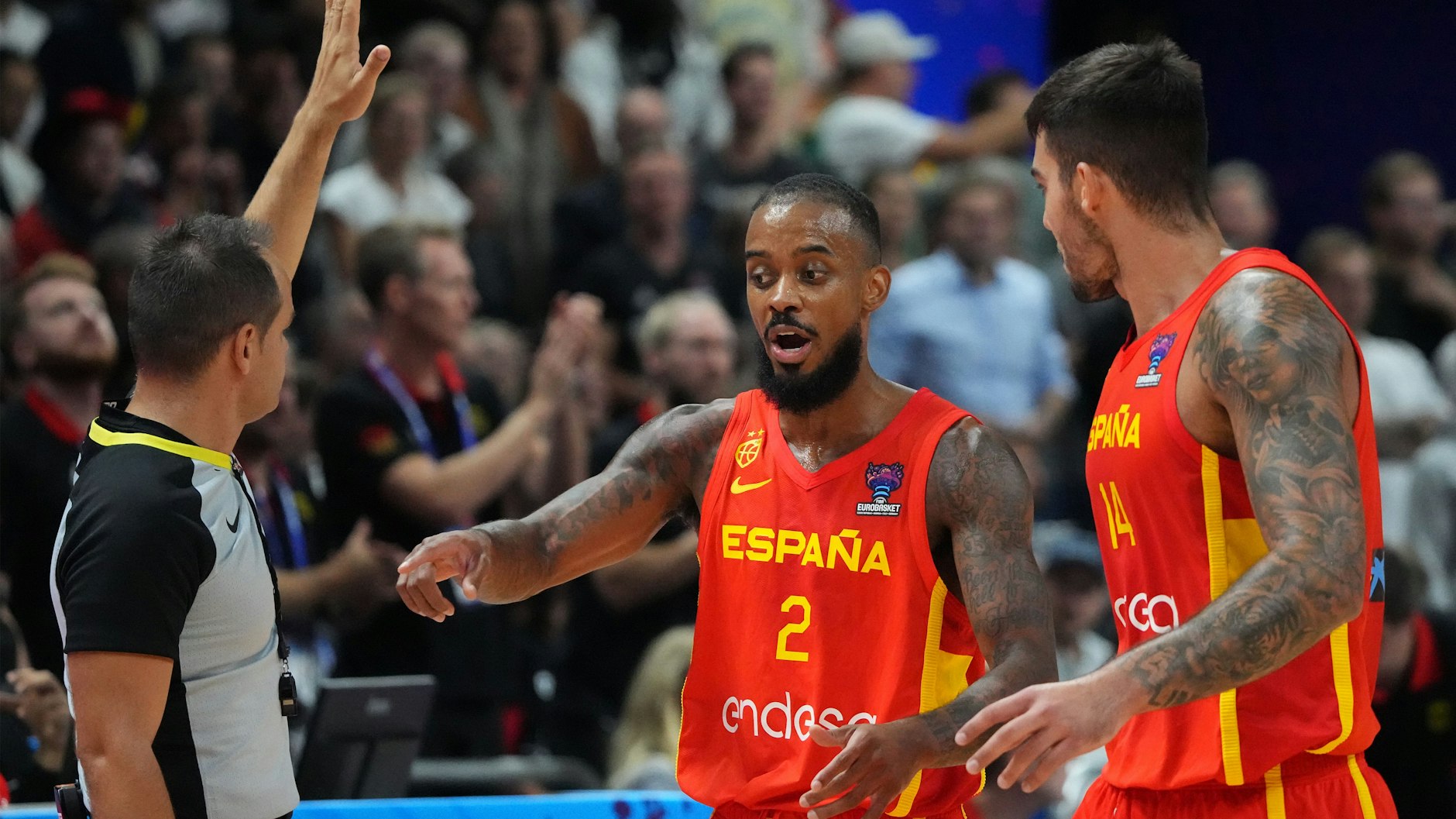 Vor allem die beiden Spanier Lorenzo Brown (li.) und Willy Hernangomez (re.) machten der deutschen Mannschaft das Leben schwer.