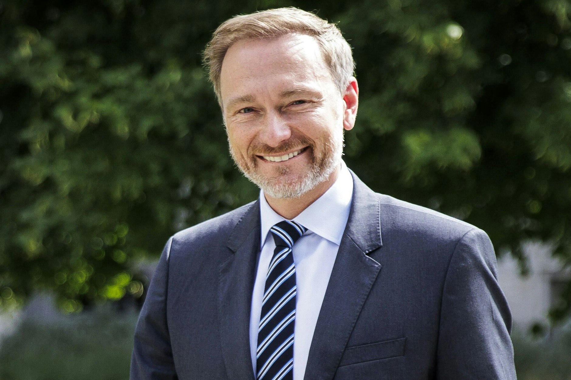 Bundesfinanzminister Christian Lindner hat sich für eine Cannabis-Legalisierung noch im nächsten Jahr ausgesprochen.