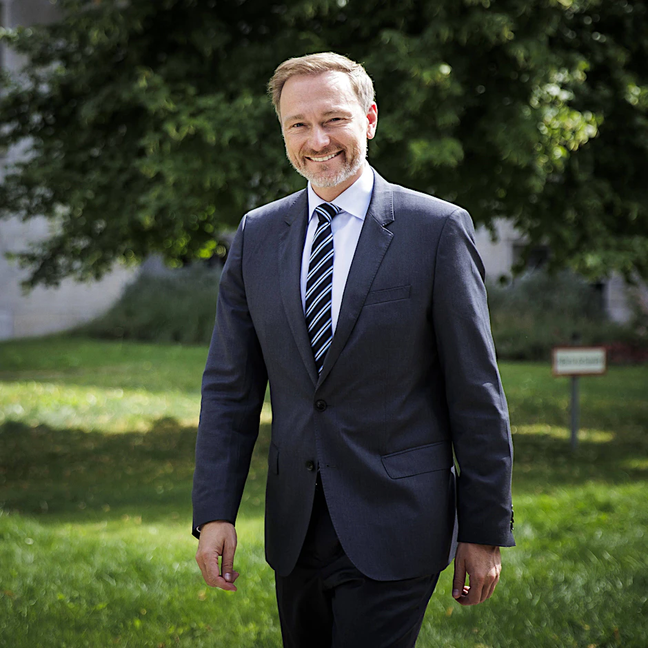Bundesfinanzminister Christian Lindner hat sich für eine Cannabis-Legalisierung noch im nächsten Jahr ausgesprochen.