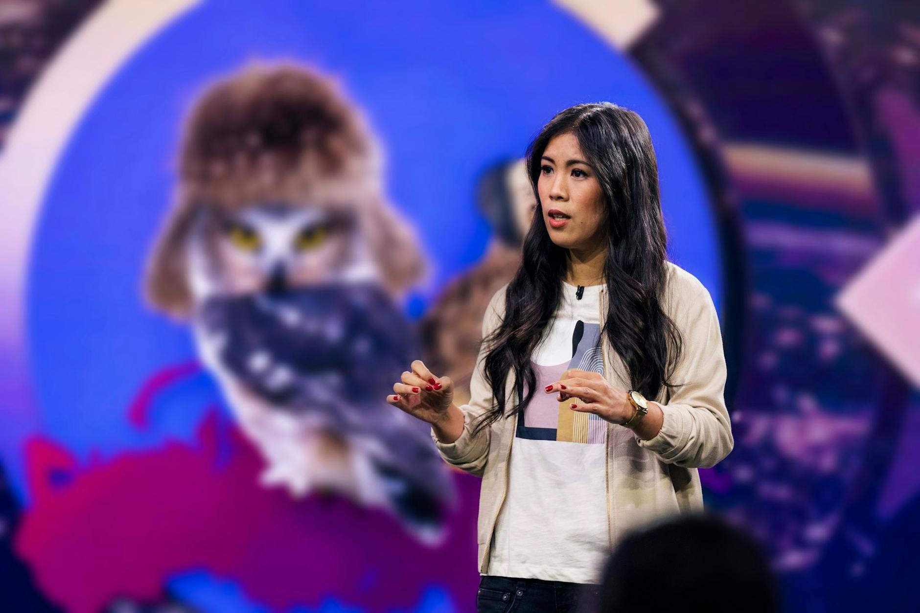 Mai Thi Nguyen-Kim bei der Moderation von „Maithink X – Die Show“