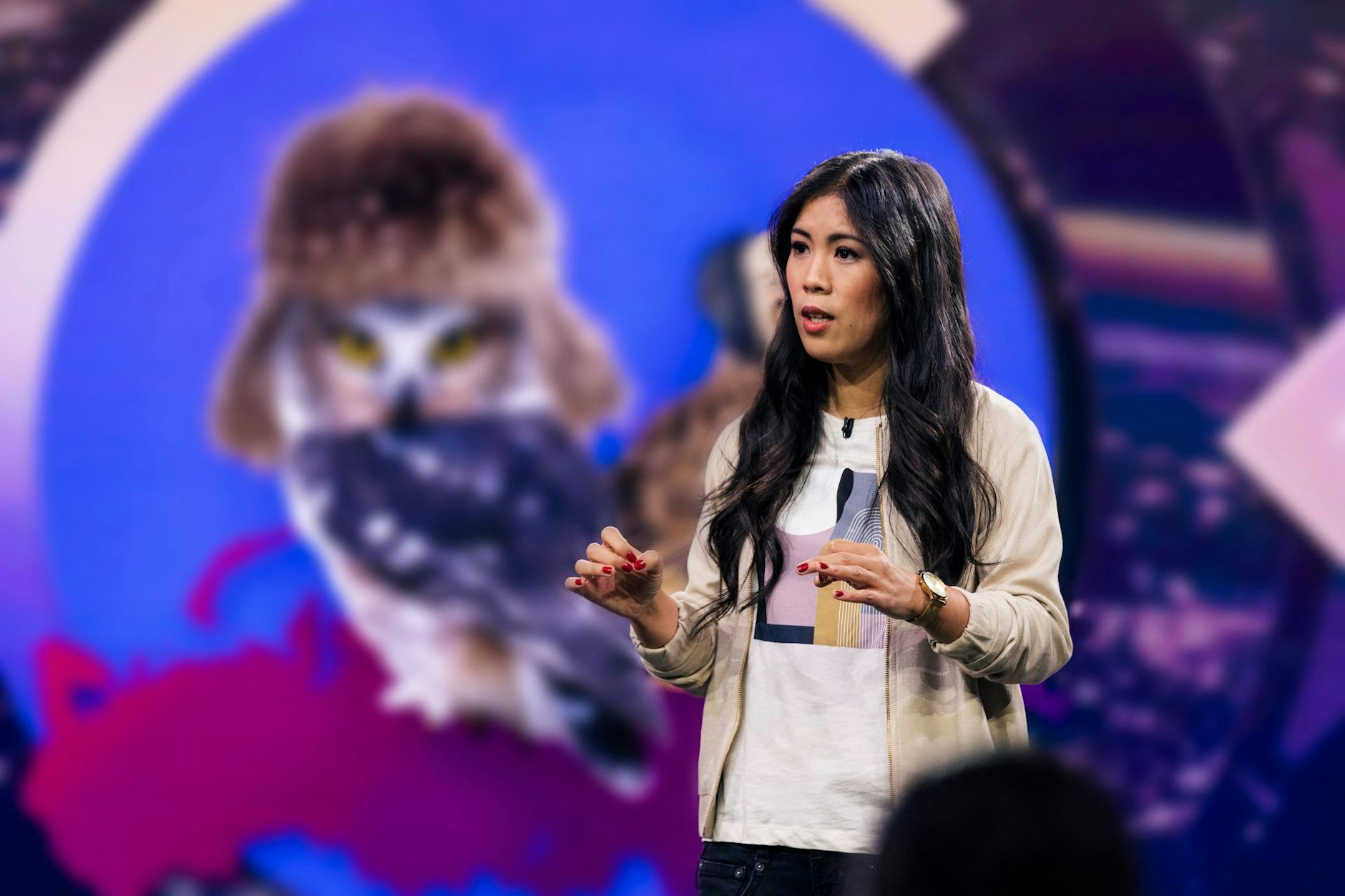 Mai Thi Nguyen-Kim bei der Moderation von „Maithink X – Die Show“