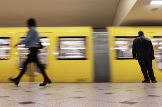 Verkehrs-Experte wittert Abo-Falle! 29-Euro-Ticket birgt ein großes Problem – DARAUF sollten alle Nutzer jetzt achten