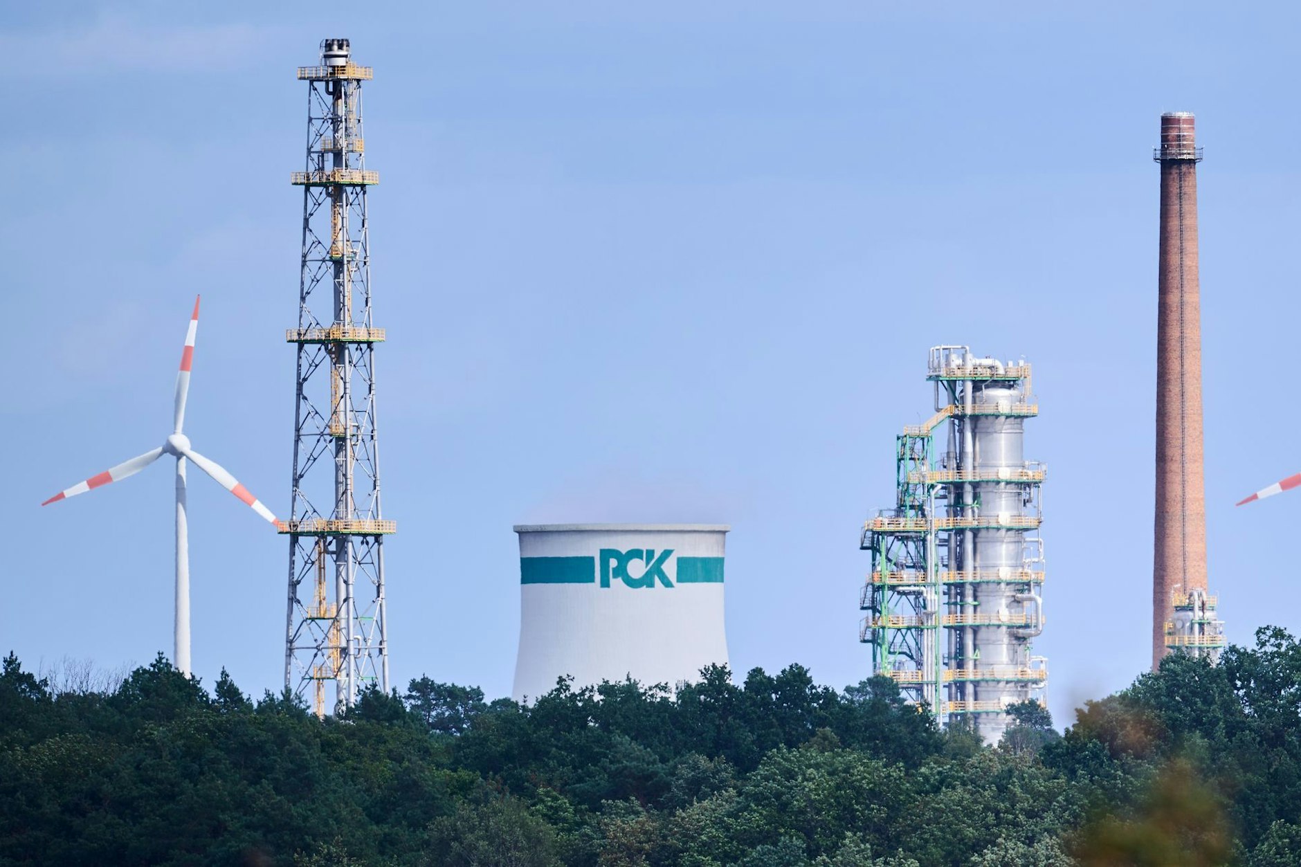 Die Ölraffinerie PCK in Schwedt. Foto: Annette Riedl/dpa