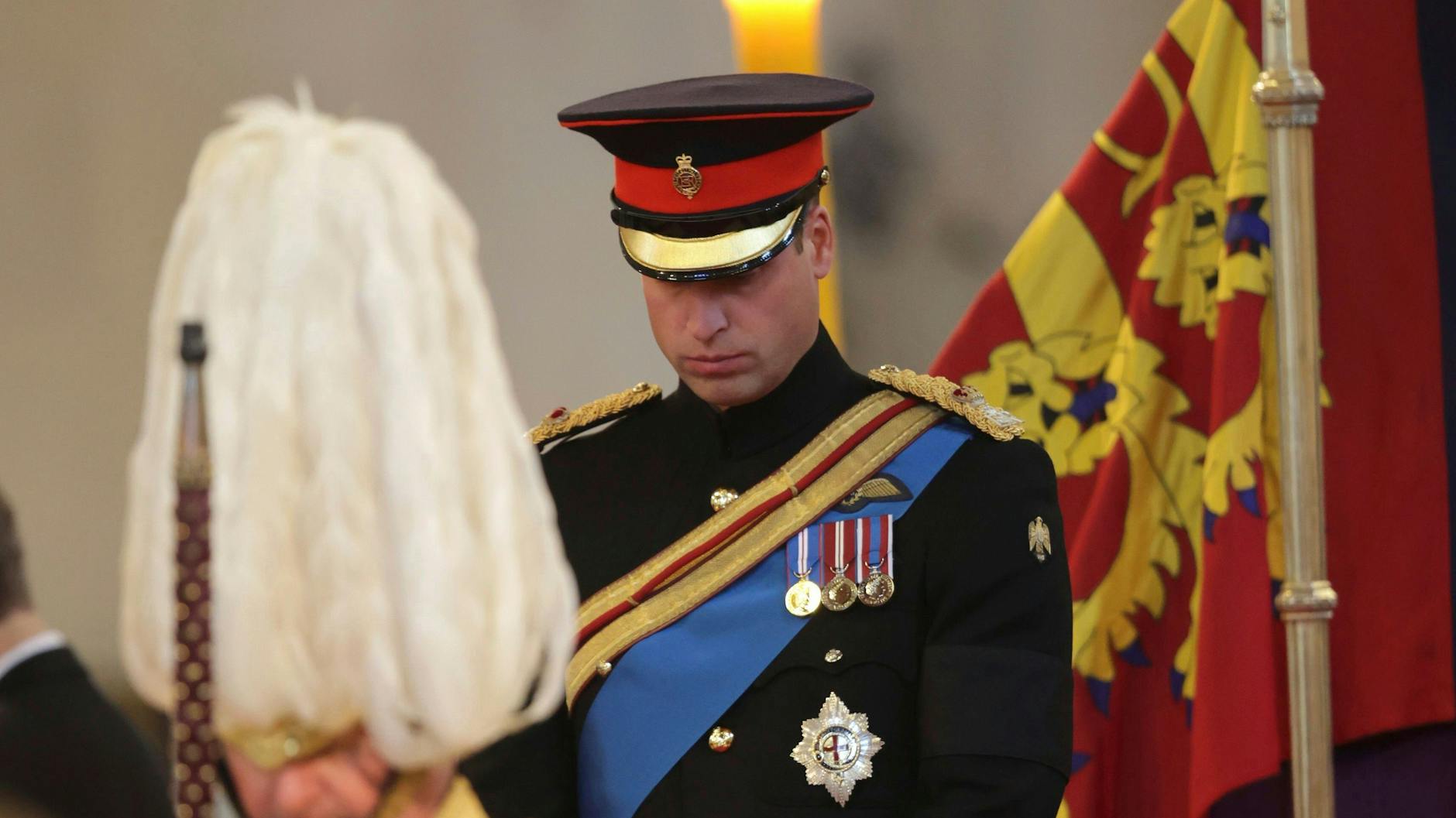 Prinz William bei der Totenwache in Westminster Hall. 