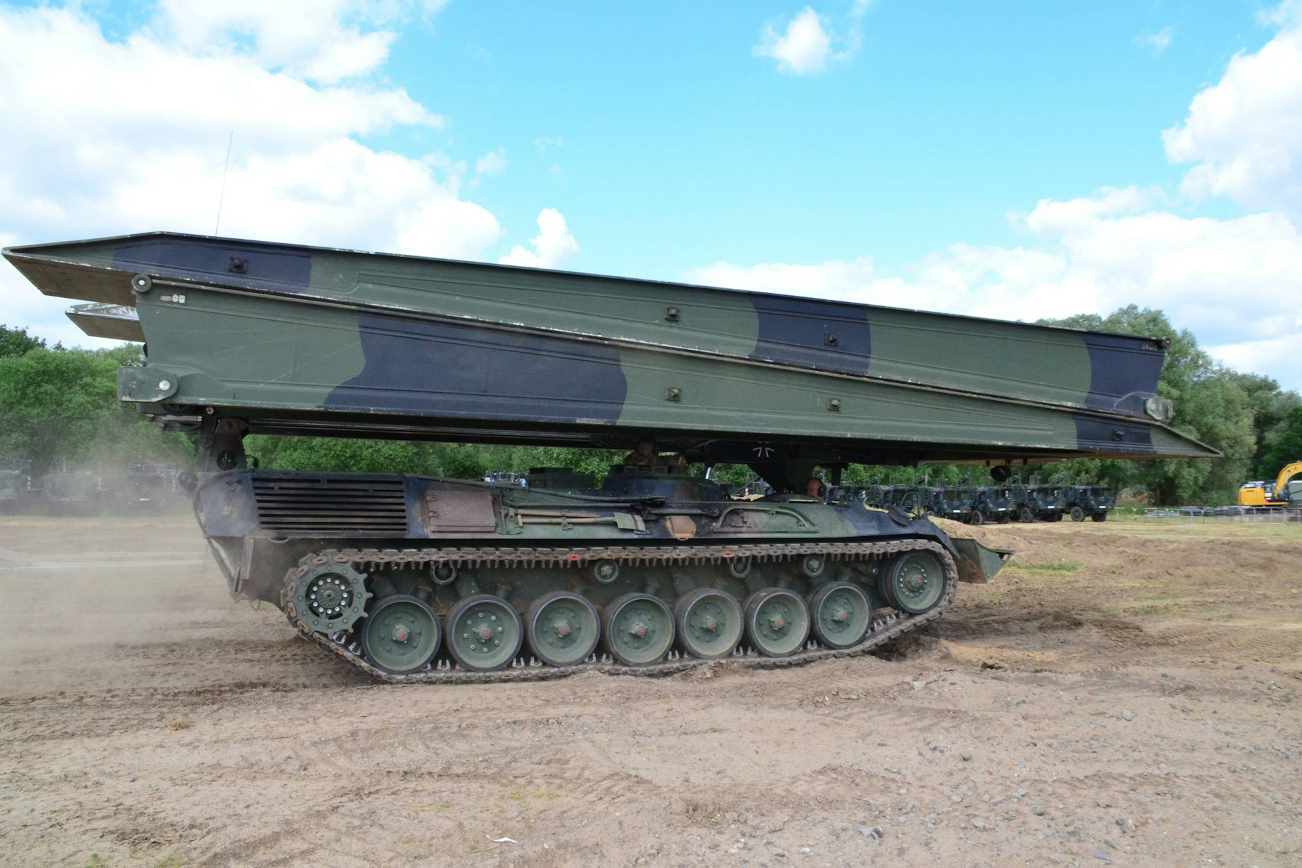 Der Brückenpanzer Biber soll da eingesetzt werden, wo durch die russische Armee Brücken zerstört wurden. 