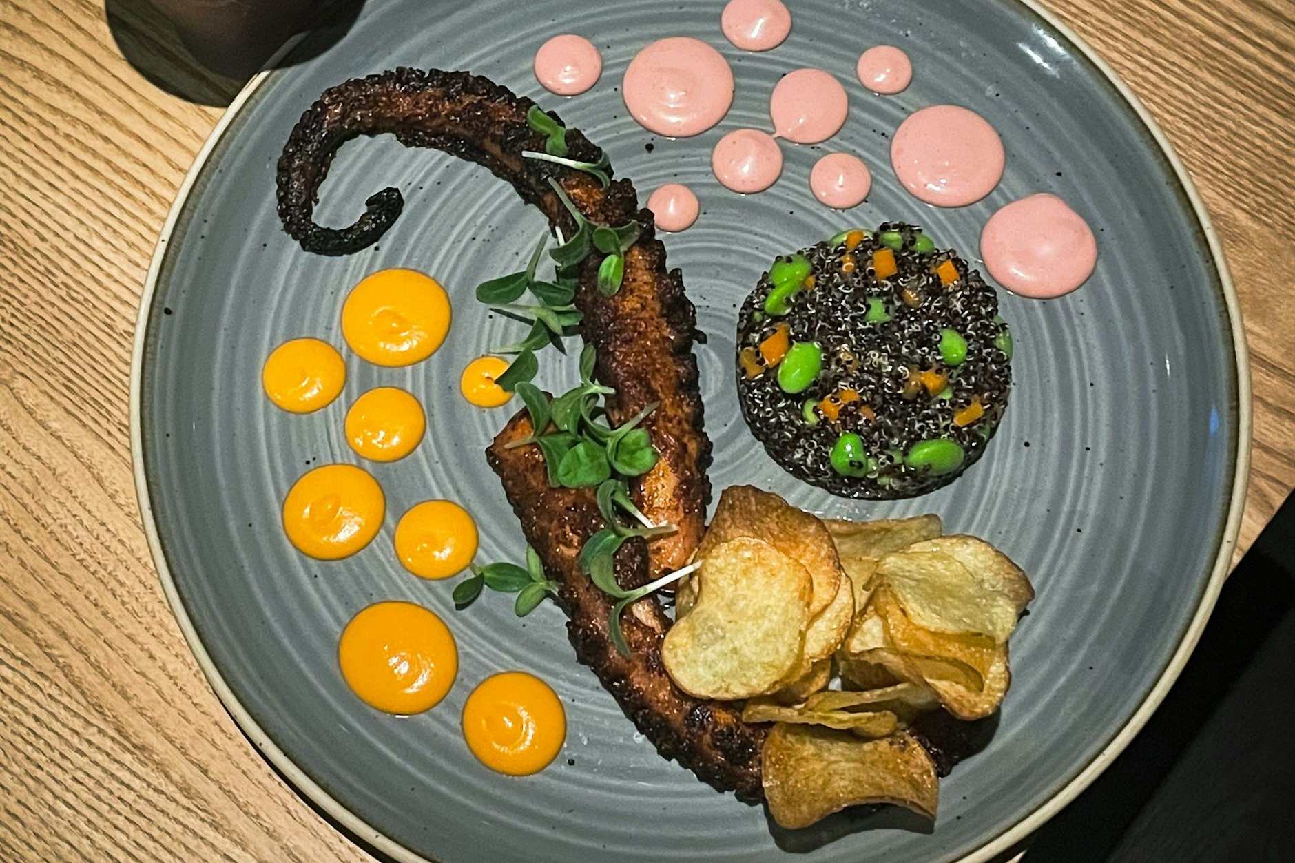 Gegrillter Oktopus mit Birnen-Quitten-Püree